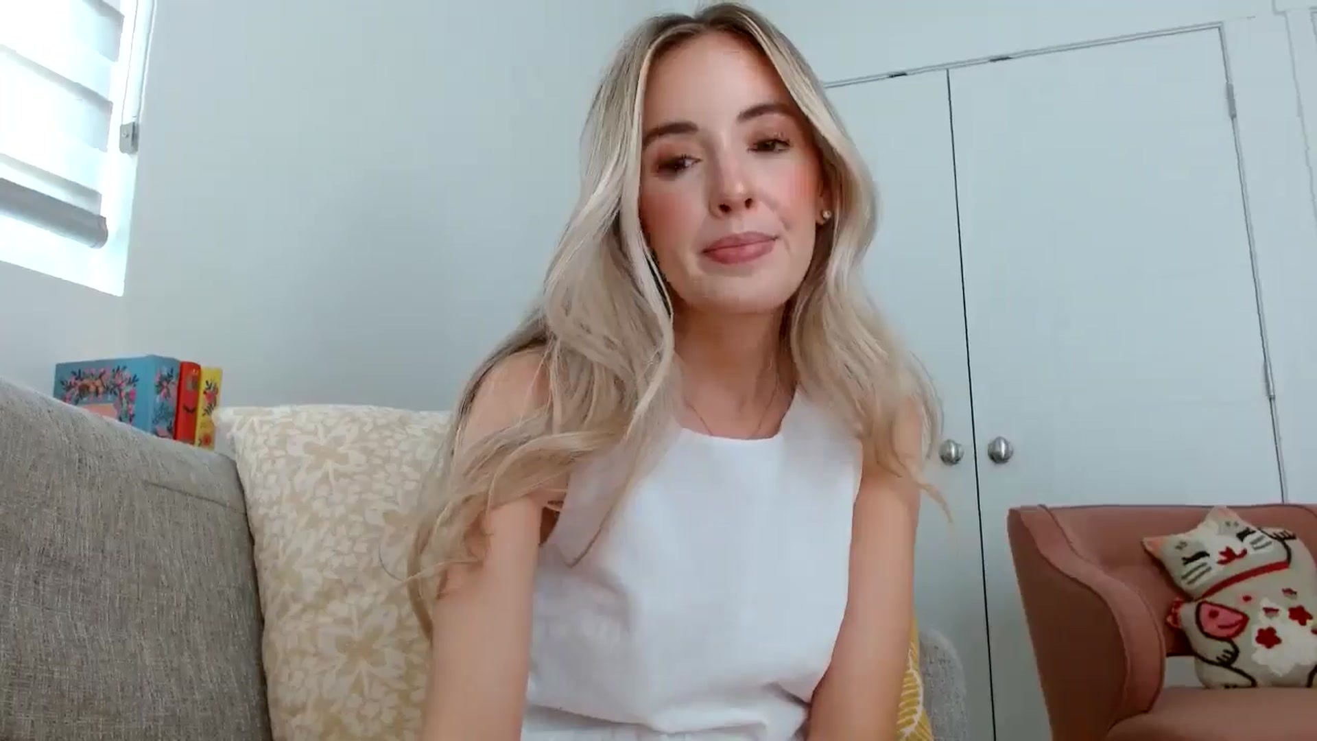 Gallery image thumbnail from Vegansoda's myfreecams stream on, 06/19/2024, 22:33 image 12 of 20