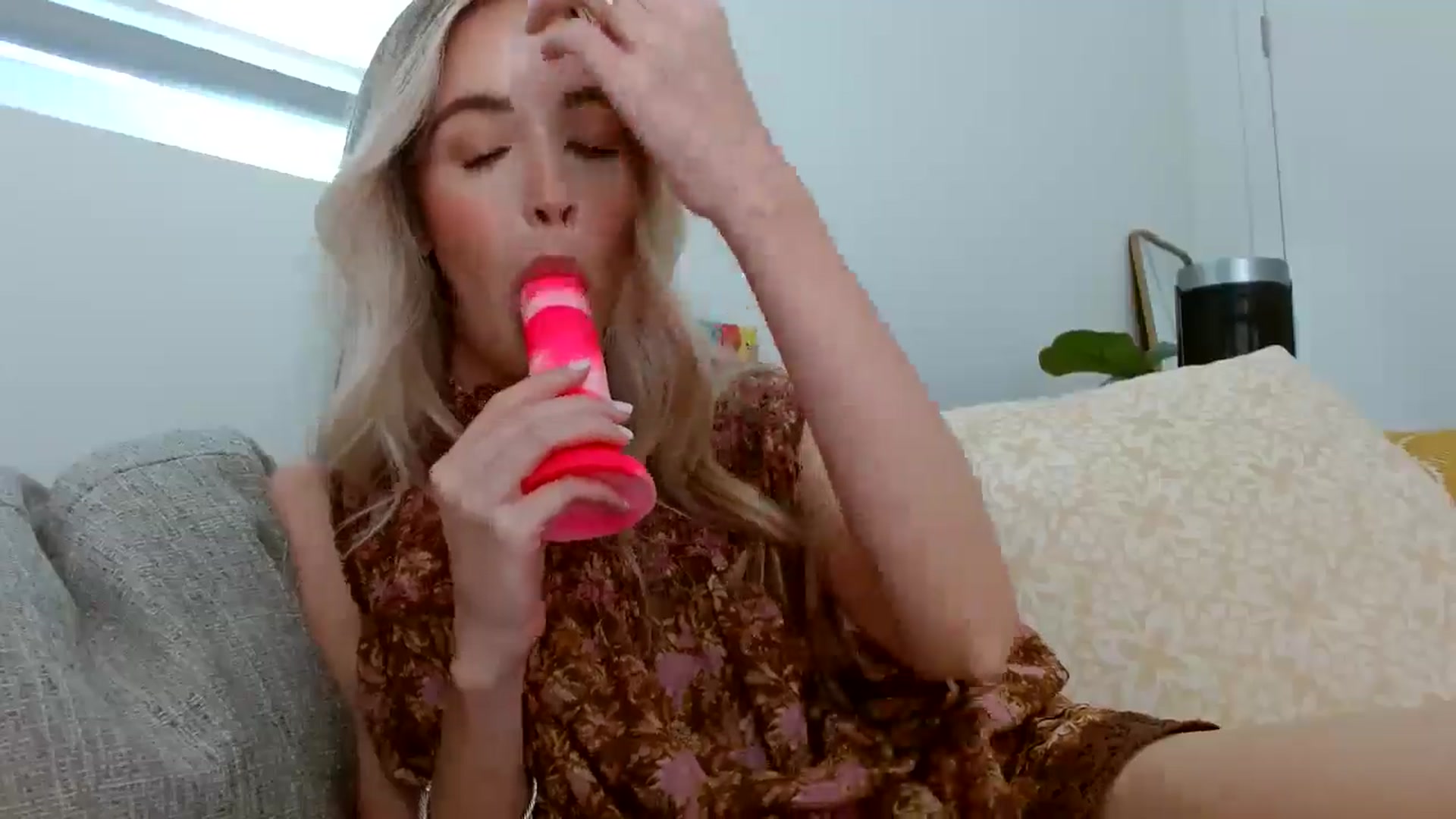 Gallery image thumbnail from Vegansoda's myfreecams stream on, 06/22/2024, 22:43 image 19 of 20