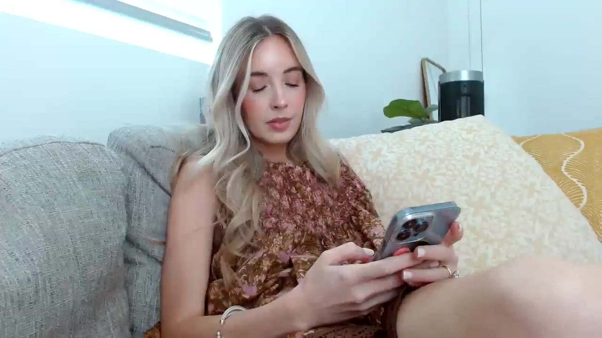 Gallery image thumbnail from Vegansoda's myfreecams stream on, 06/22/2024, 22:43 image 3 of 20
