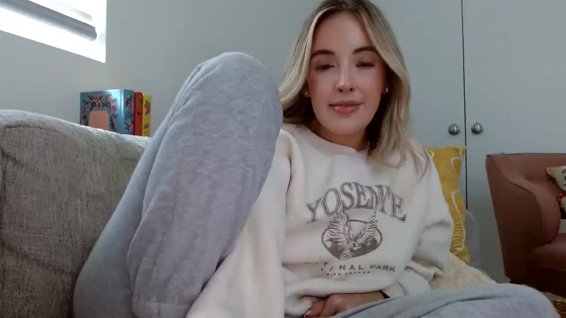 Gallery image thumbnail from Vegansoda's myfreecams stream on, 06/23/2024, 23:51 image 19 of 20