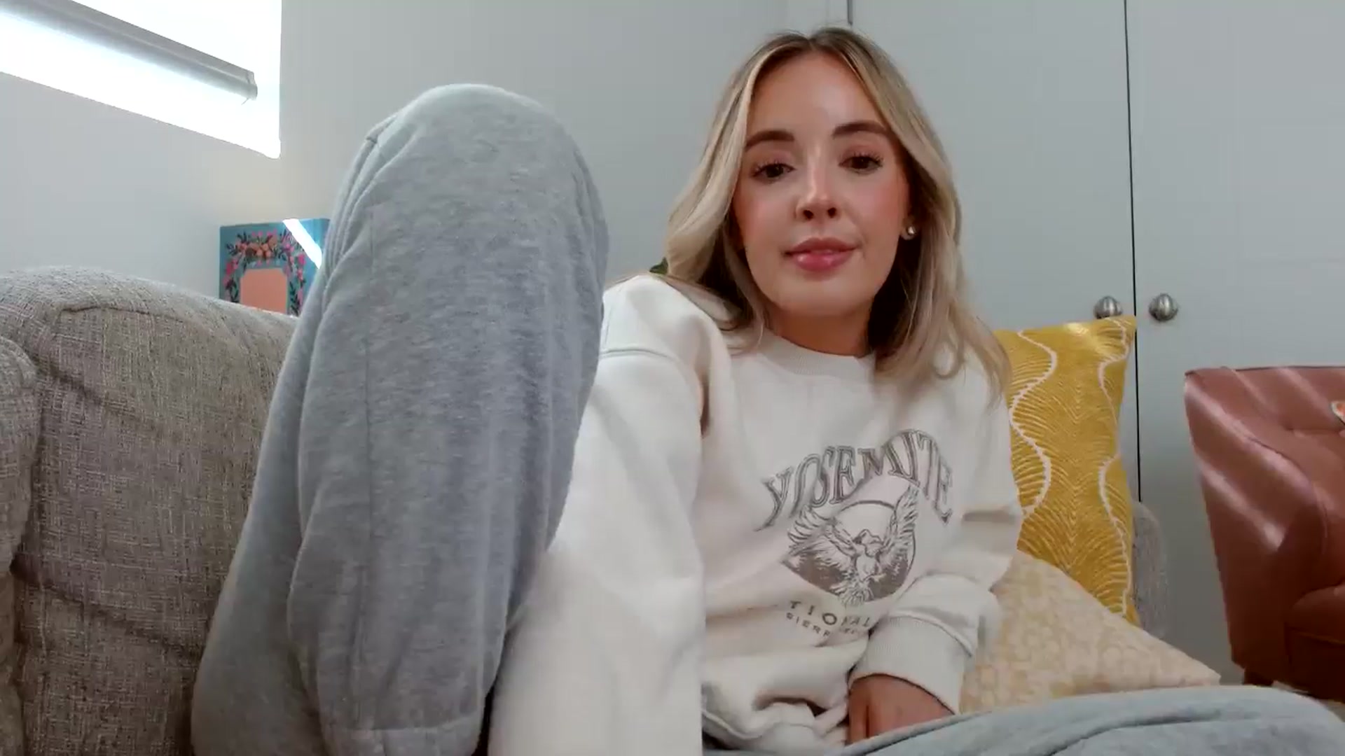 Gallery image thumbnail from Vegansoda's myfreecams stream on, 06/23/2024, 23:51 image 18 of 20