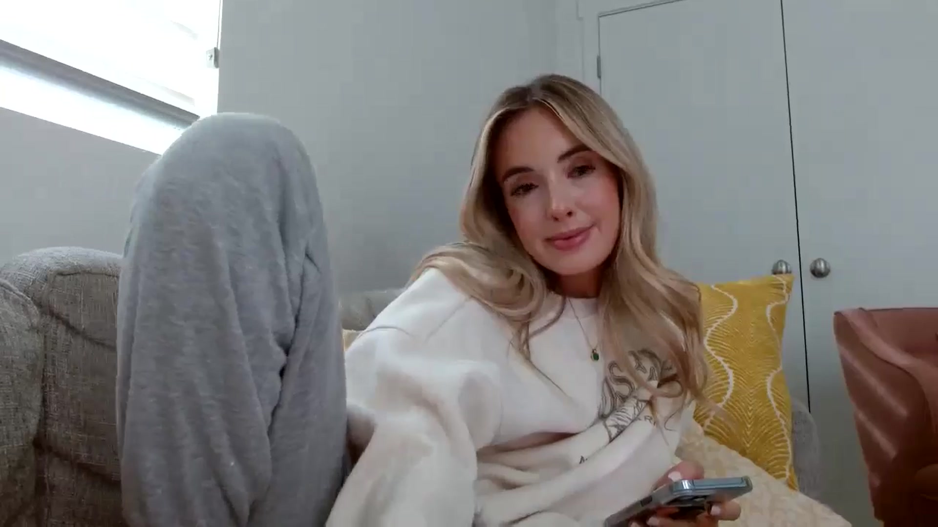 Gallery image thumbnail from Vegansoda's myfreecams stream on, 06/23/2024, 23:51 image 12 of 20