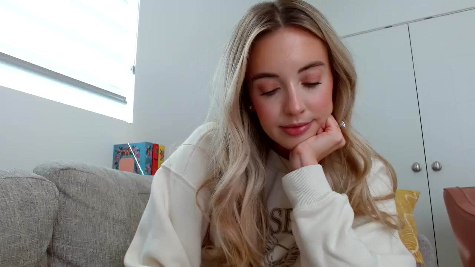 Gallery image thumbnail from Vegansoda's myfreecams stream on, 06/23/2024, 23:51 image 5 of 20