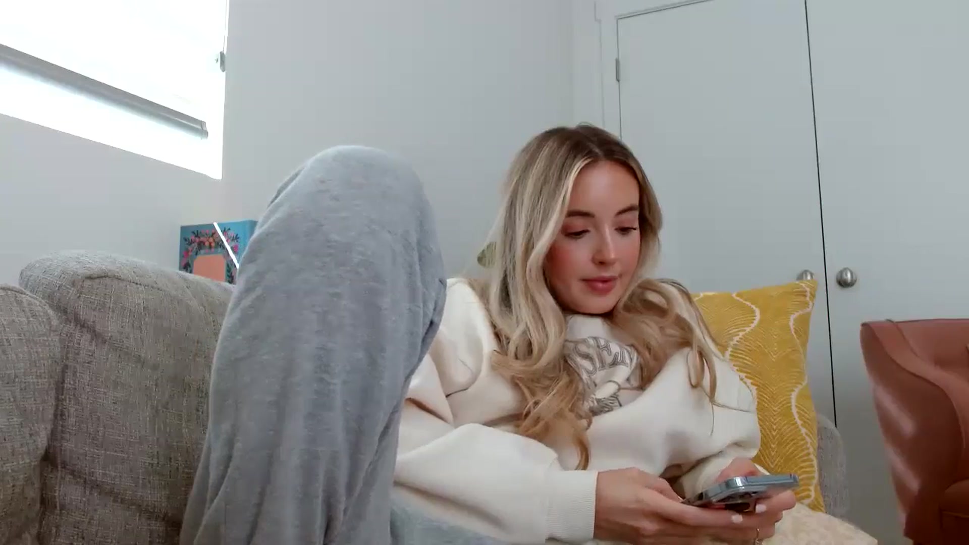 Gallery image thumbnail from Vegansoda's myfreecams stream on, 06/23/2024, 23:51 image 7 of 20