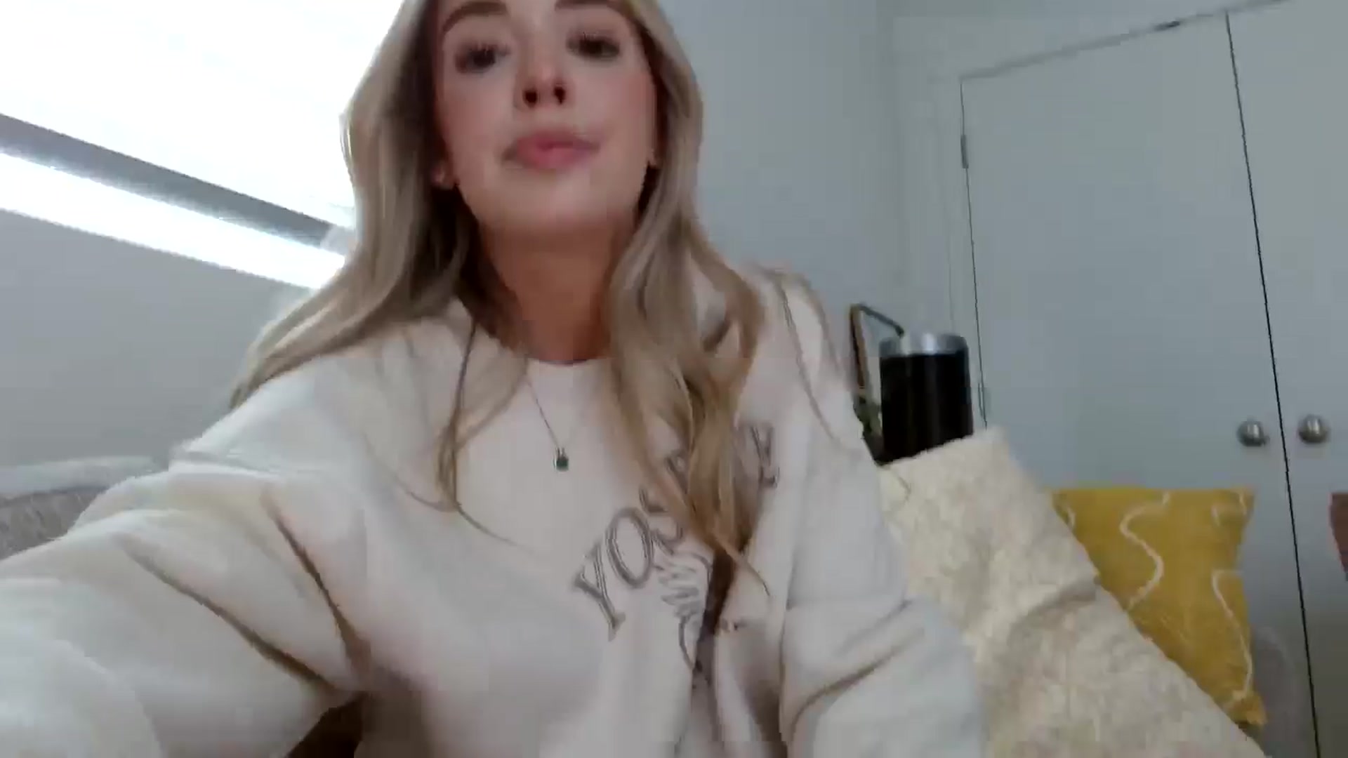Gallery image thumbnail from Vegansoda's myfreecams stream on, 06/23/2024, 23:51 image 13 of 20