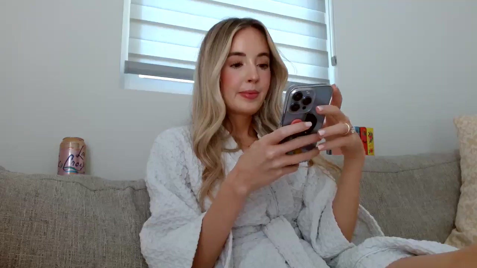 Gallery image thumbnail from Vegansoda's myfreecams stream on, 06/24/2024, 21:28 image 16 of 20