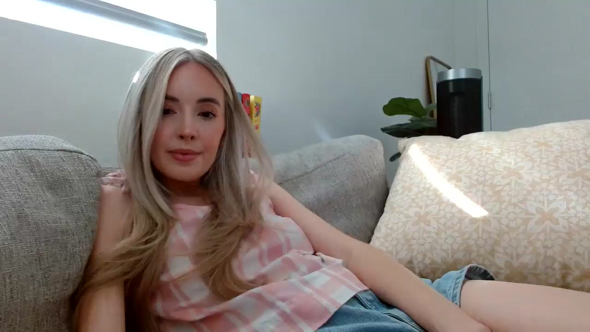 Gallery image thumbnail from Vegansoda's myfreecams stream on, 07/03/2024, 01:18 image 11 of 20