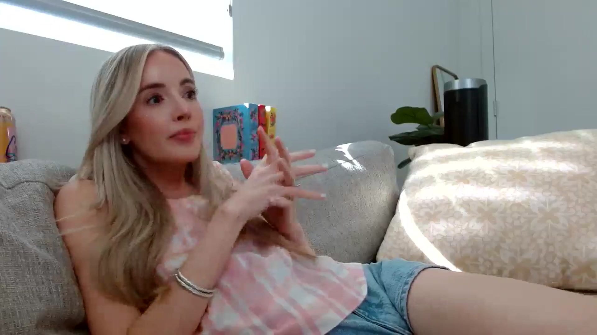 Gallery image thumbnail from Vegansoda's myfreecams stream on, 07/03/2024, 01:18 image 3 of 20
