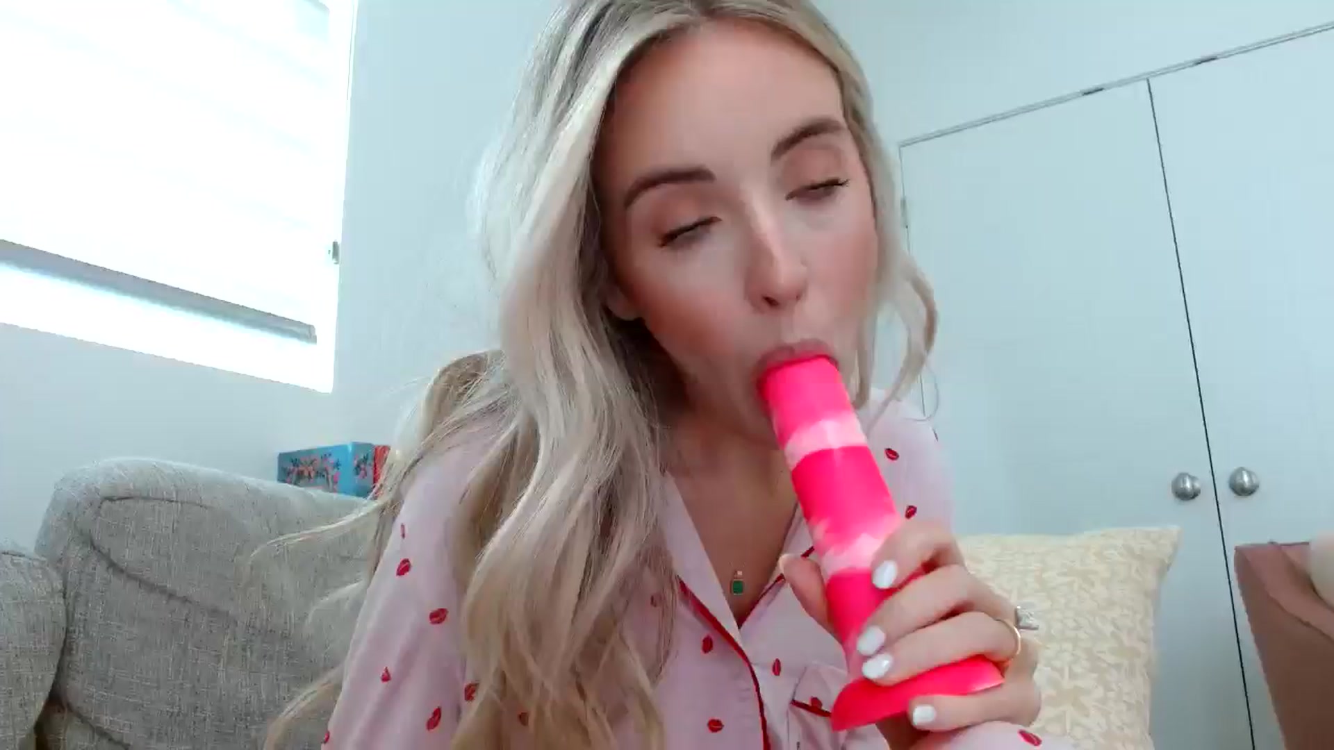 Gallery image thumbnail from Vegansoda's myfreecams stream on, 07/06/2024, 23:15 image 1 of 20