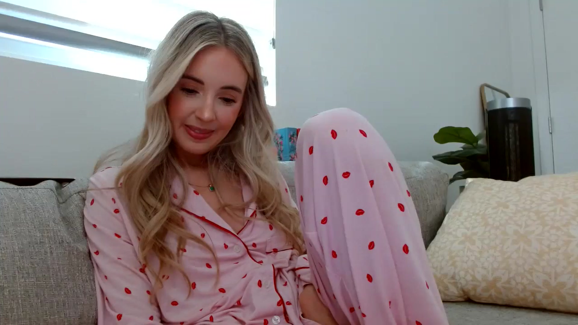 Gallery image thumbnail from Vegansoda's myfreecams stream on, 07/06/2024, 23:15 image 16 of 20