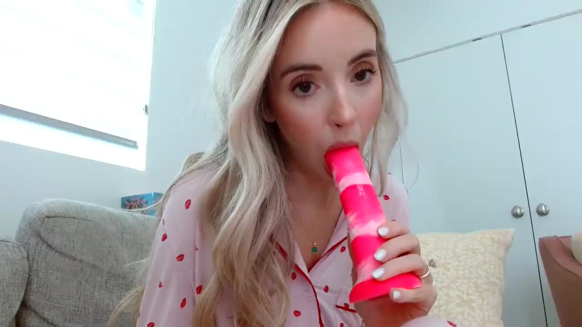 Gallery image thumbnail from Vegansoda's myfreecams stream on, 07/06/2024, 23:15 image 3 of 20