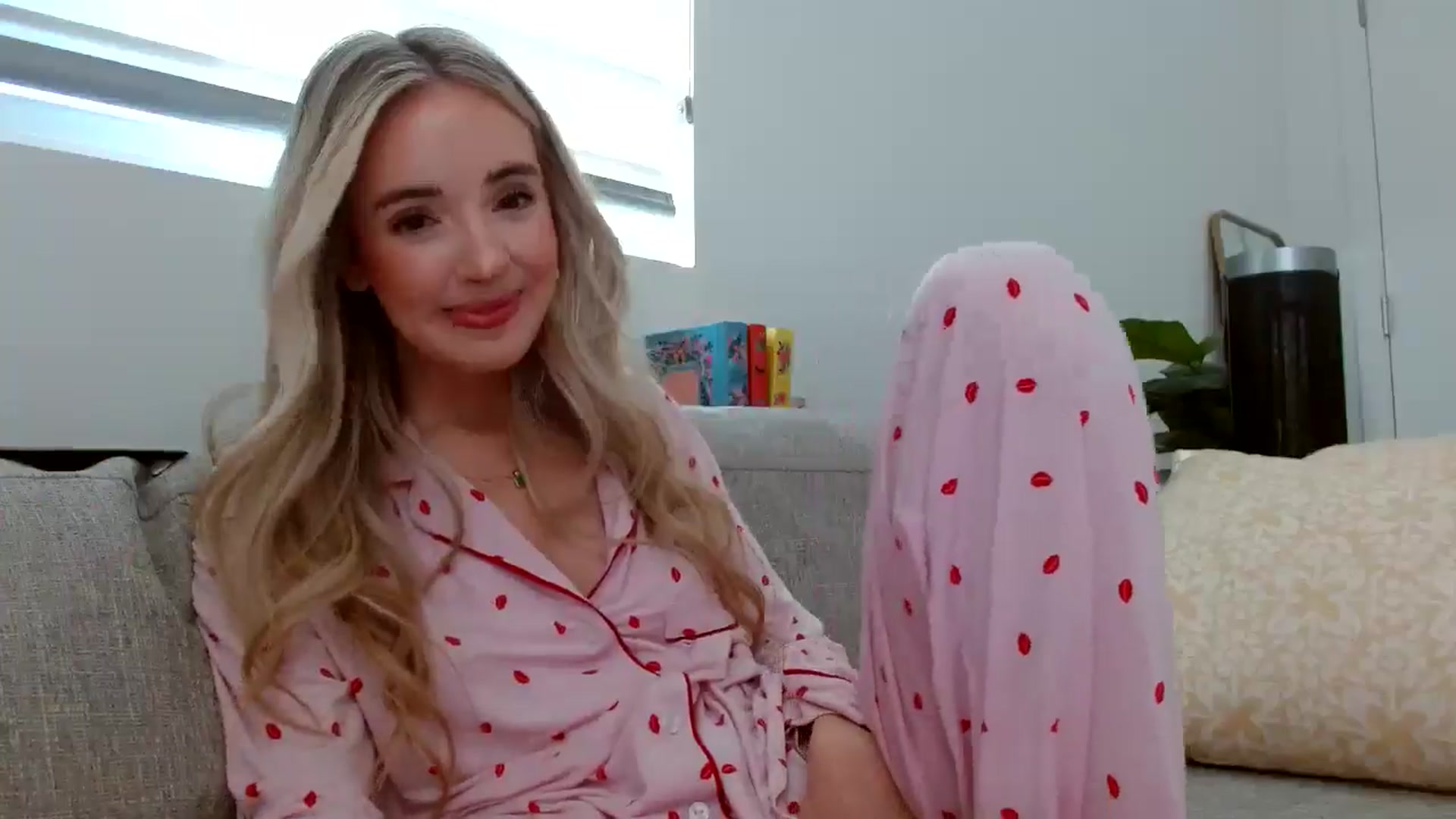 Gallery image thumbnail from Vegansoda's myfreecams stream on, 07/06/2024, 23:15 image 17 of 20