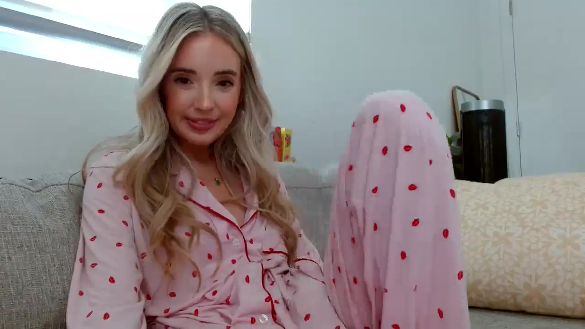 Gallery image thumbnail from Vegansoda's myfreecams stream on, 07/06/2024, 23:15 image 8 of 20