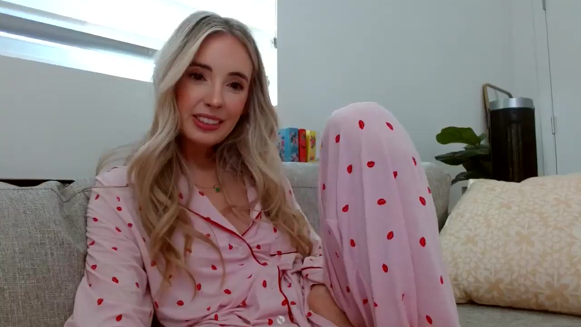 Gallery image thumbnail from Vegansoda's myfreecams stream on, 07/06/2024, 23:15 image 14 of 20