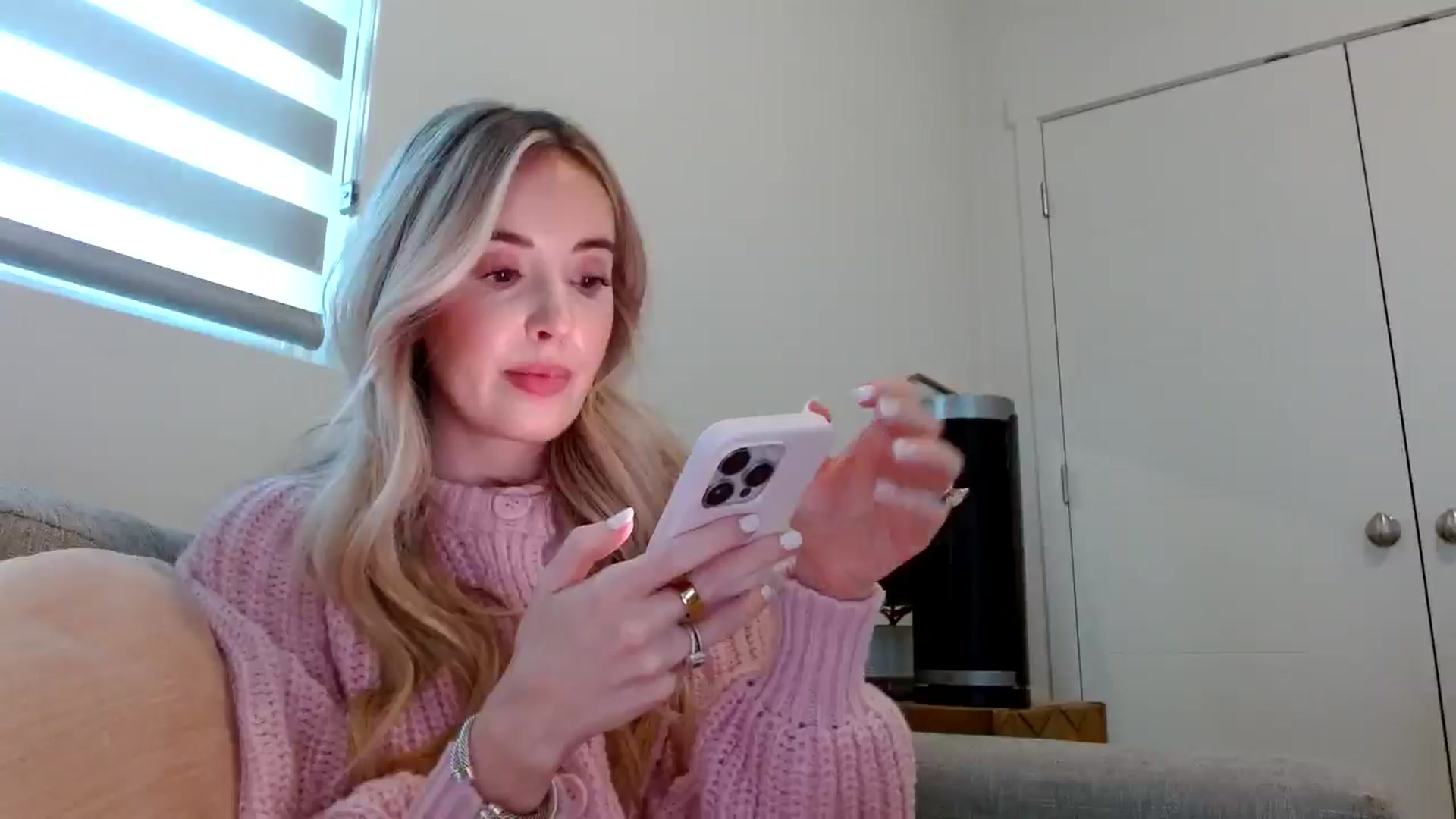 Gallery image thumbnail from Vegansoda's myfreecams stream on, 02/18/2025, 24:43 image 6 of 20