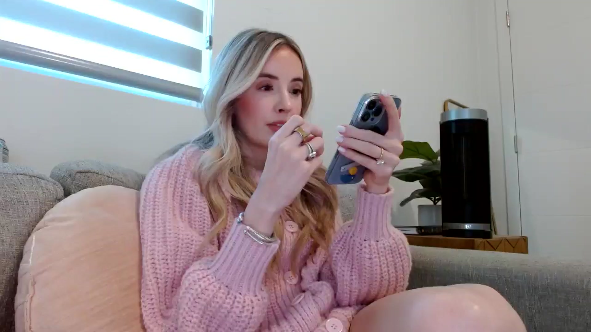 Gallery image thumbnail from Vegansoda's myfreecams stream on, 02/18/2025, 24:43 image 19 of 20