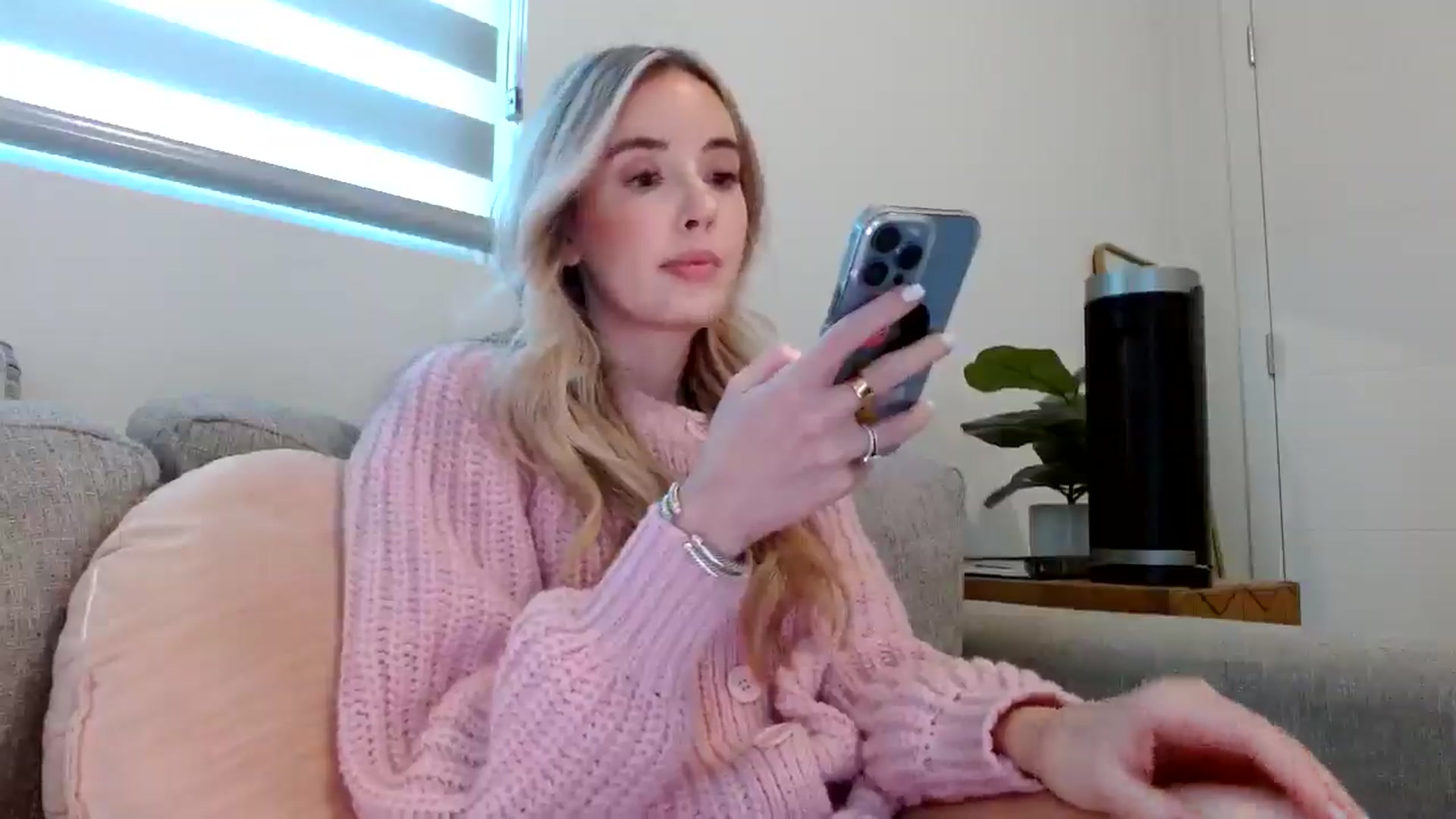 Gallery image thumbnail from Vegansoda's myfreecams stream on, 02/18/2025, 24:43 image 15 of 20