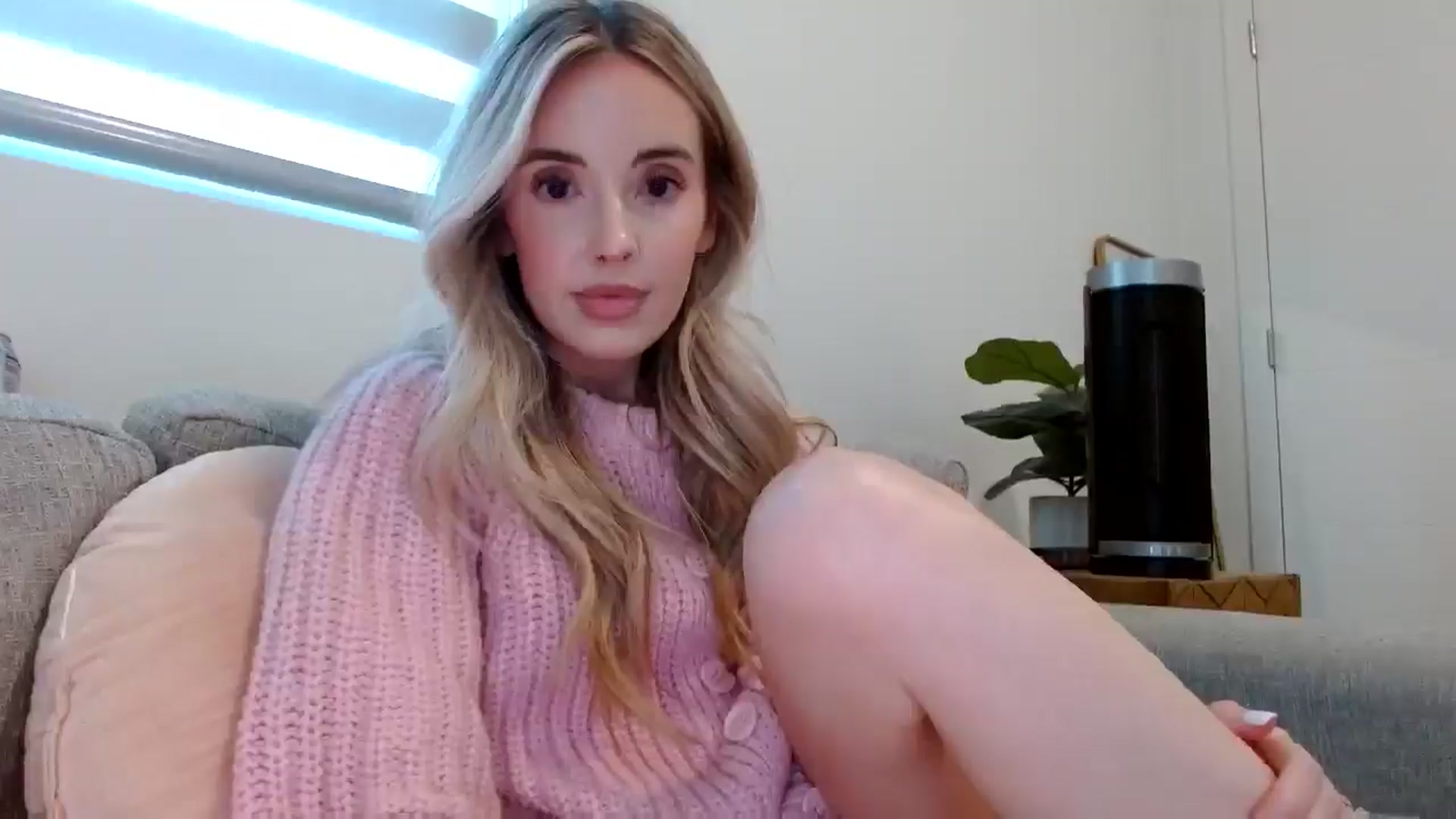 Gallery image thumbnail from Vegansoda's myfreecams stream on, 02/18/2025, 24:43 image 13 of 20