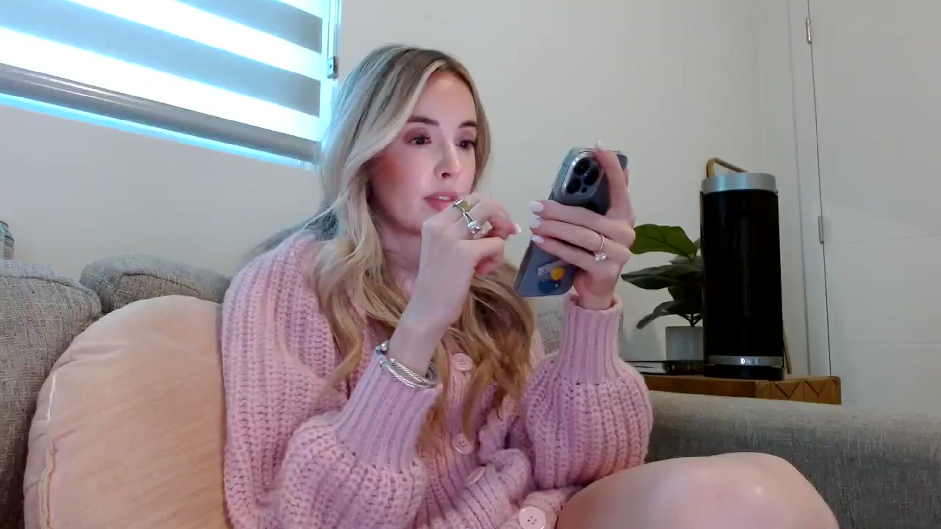 Gallery image thumbnail from Vegansoda's myfreecams stream on, 02/18/2025, 24:43 image 20 of 20