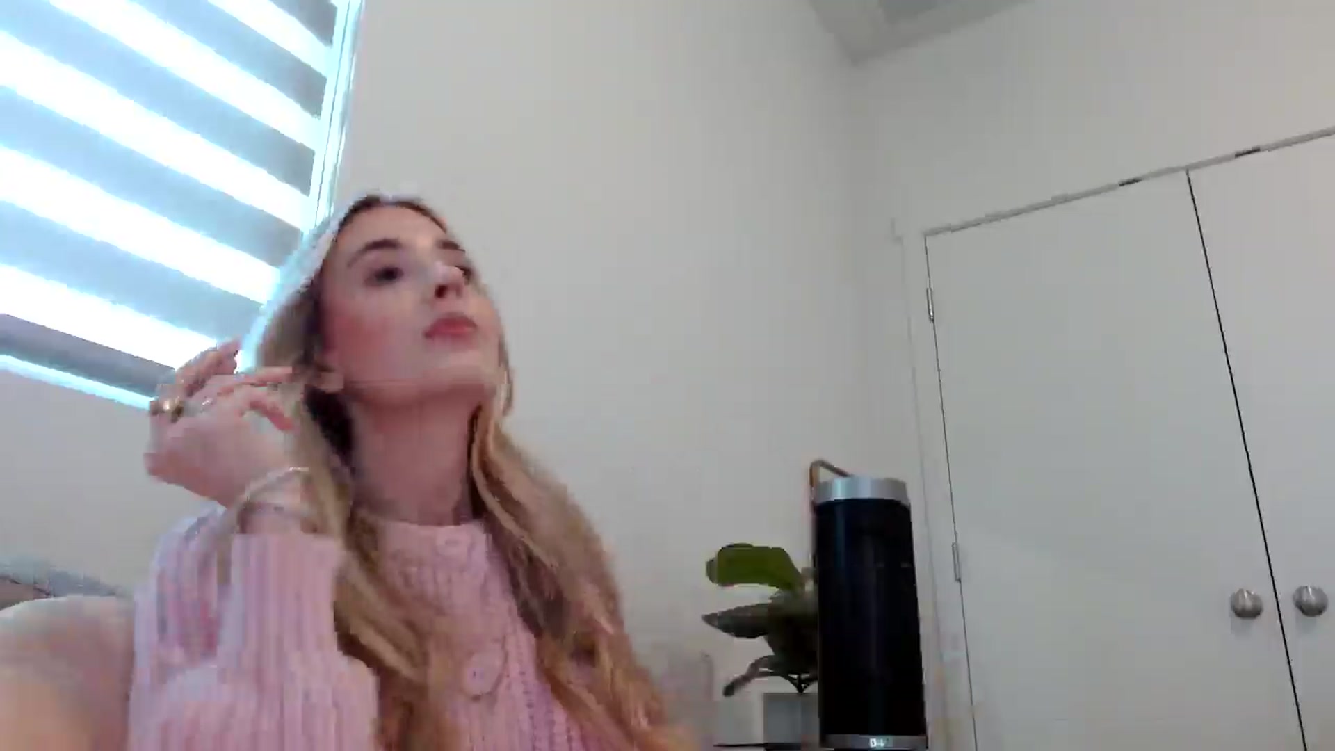Gallery image thumbnail from Vegansoda's myfreecams stream on, 02/18/2025, 24:43 image 2 of 20