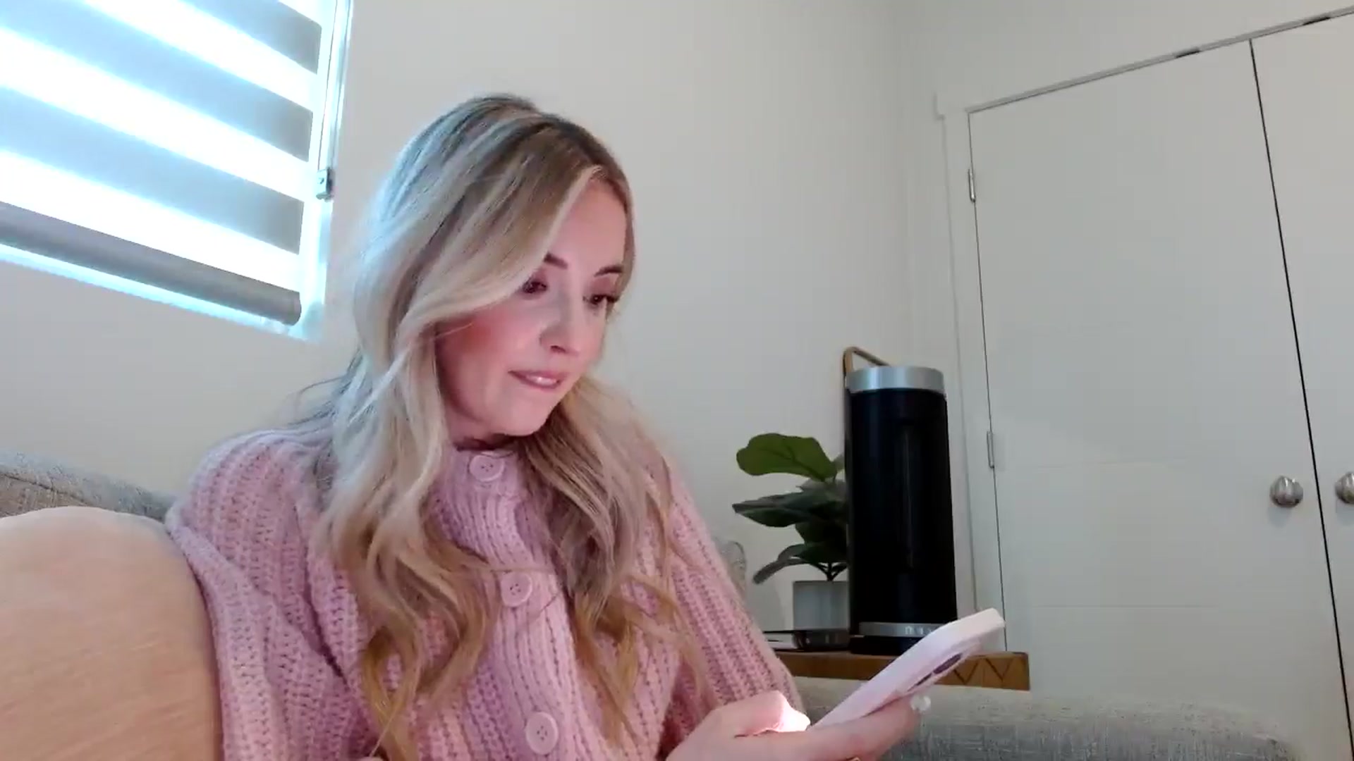 Gallery image thumbnail from Vegansoda's myfreecams stream on, 02/18/2025, 24:43 image 4 of 20