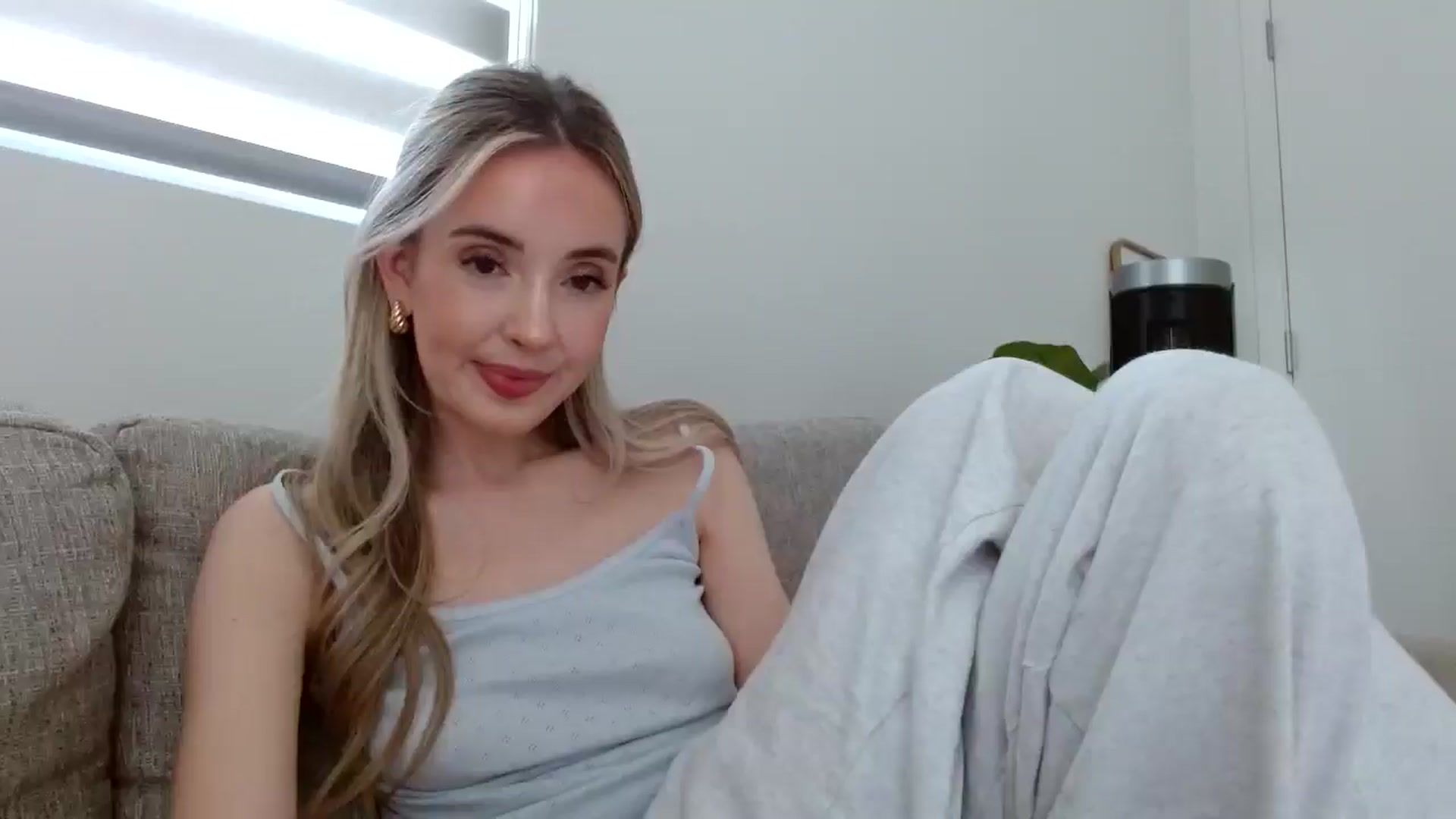 Gallery image thumbnail from Vegansoda's myfreecams stream on, 03/11/2025, 21:34 image 13 of 20