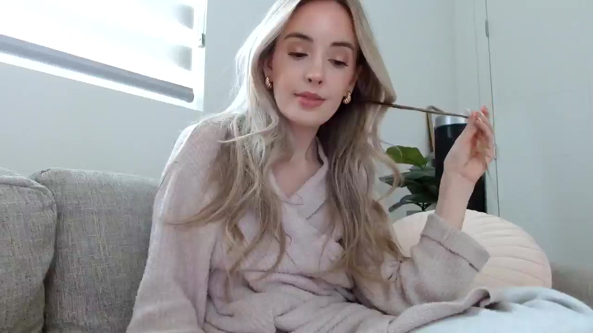Gallery image thumbnail from Vegansoda's myfreecams stream on, 03/11/2025, 21:34 image 18 of 20