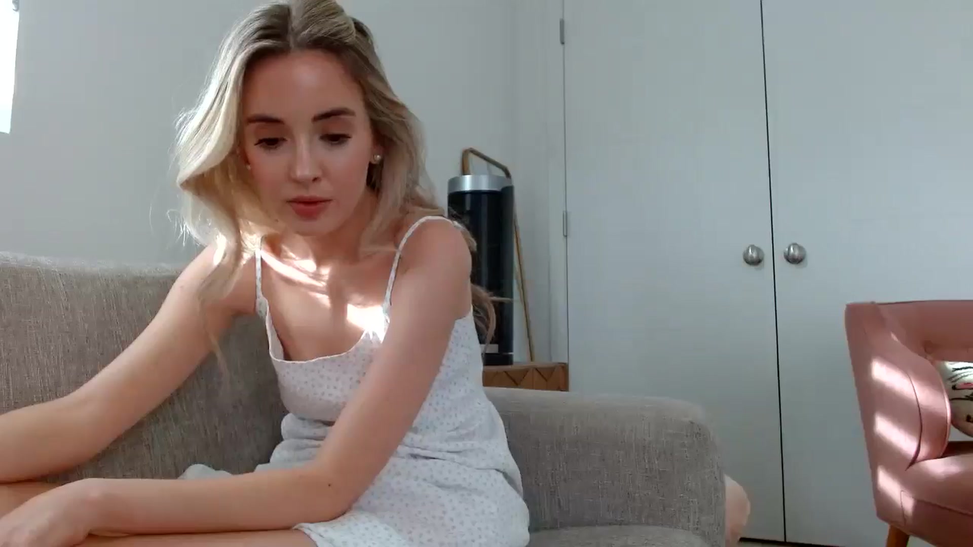 Gallery image thumbnail from Vegansoda's myfreecams stream on, 05/13/2025, 01:21 image 2 of 20