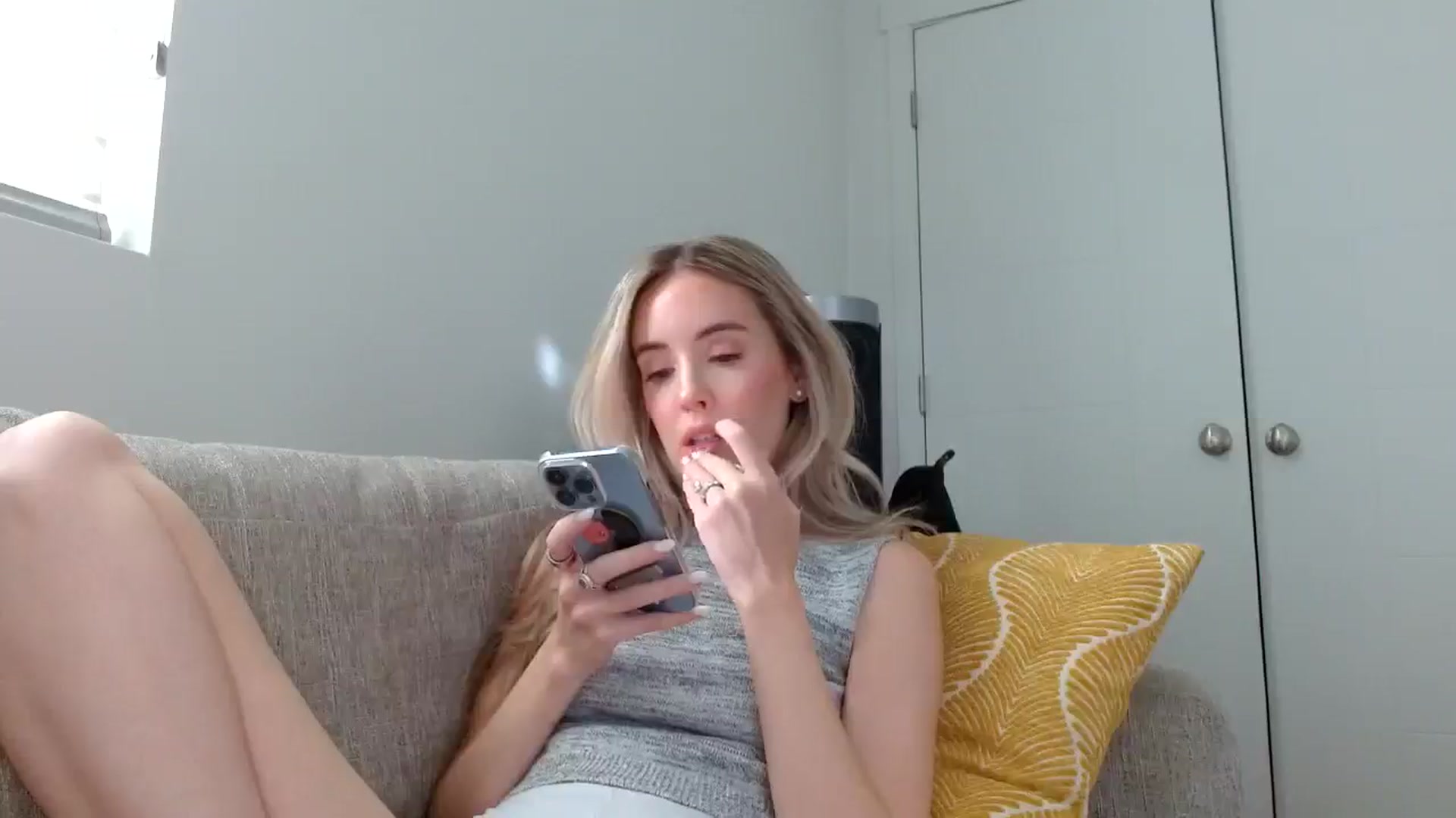 Gallery image thumbnail from Vegansoda's myfreecams stream on, 07/28/2025, 24:48 image 17 of 20