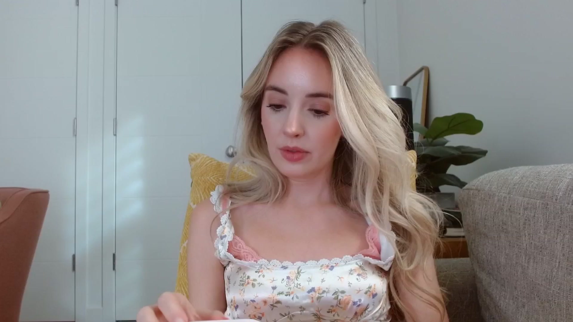 Gallery image thumbnail from Vegansoda's myfreecams stream on, 08/12/2025, 24:30 image 13 of 20