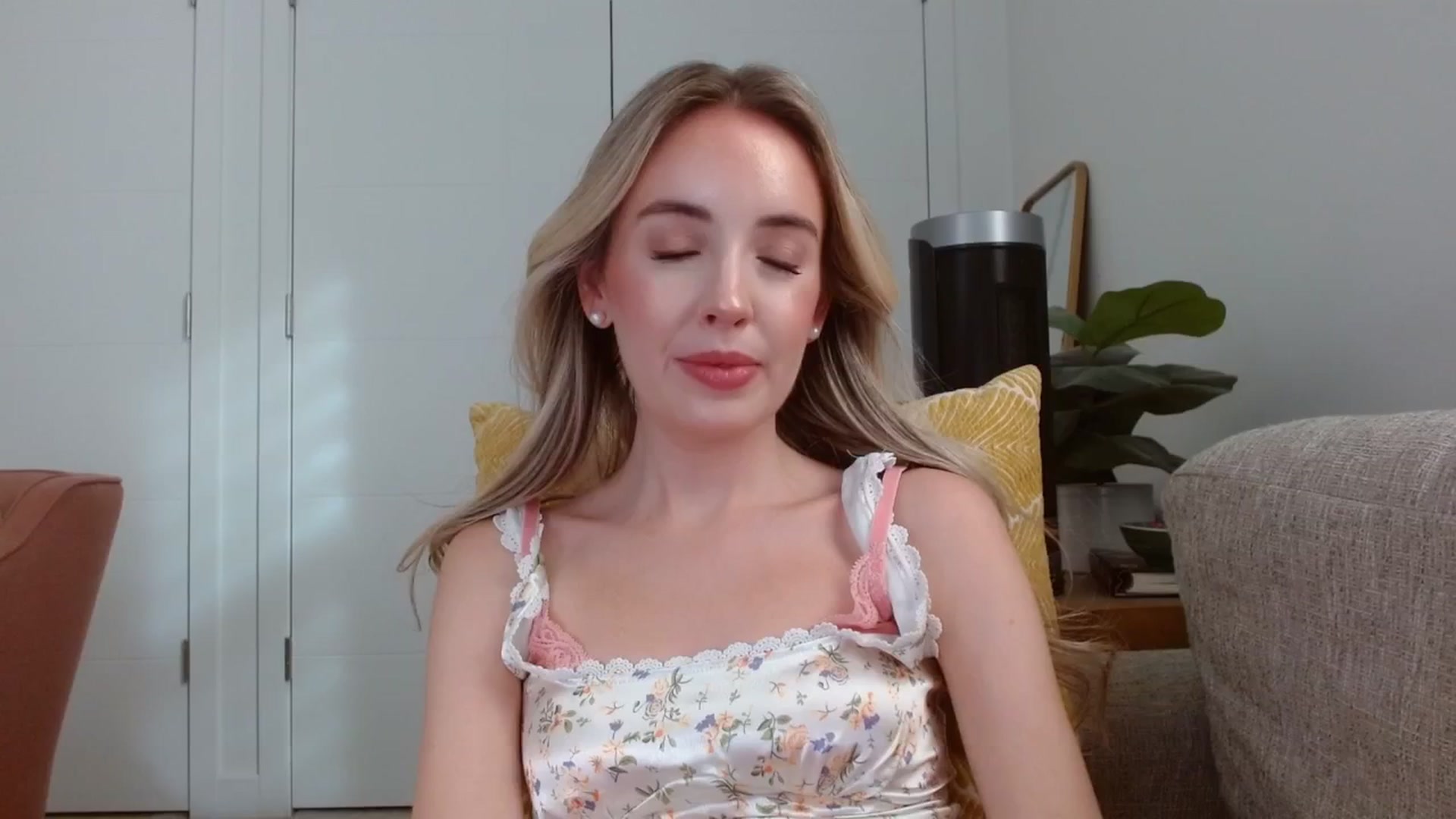 Gallery image thumbnail from Vegansoda's myfreecams stream on, 08/12/2025, 24:30 image 18 of 20