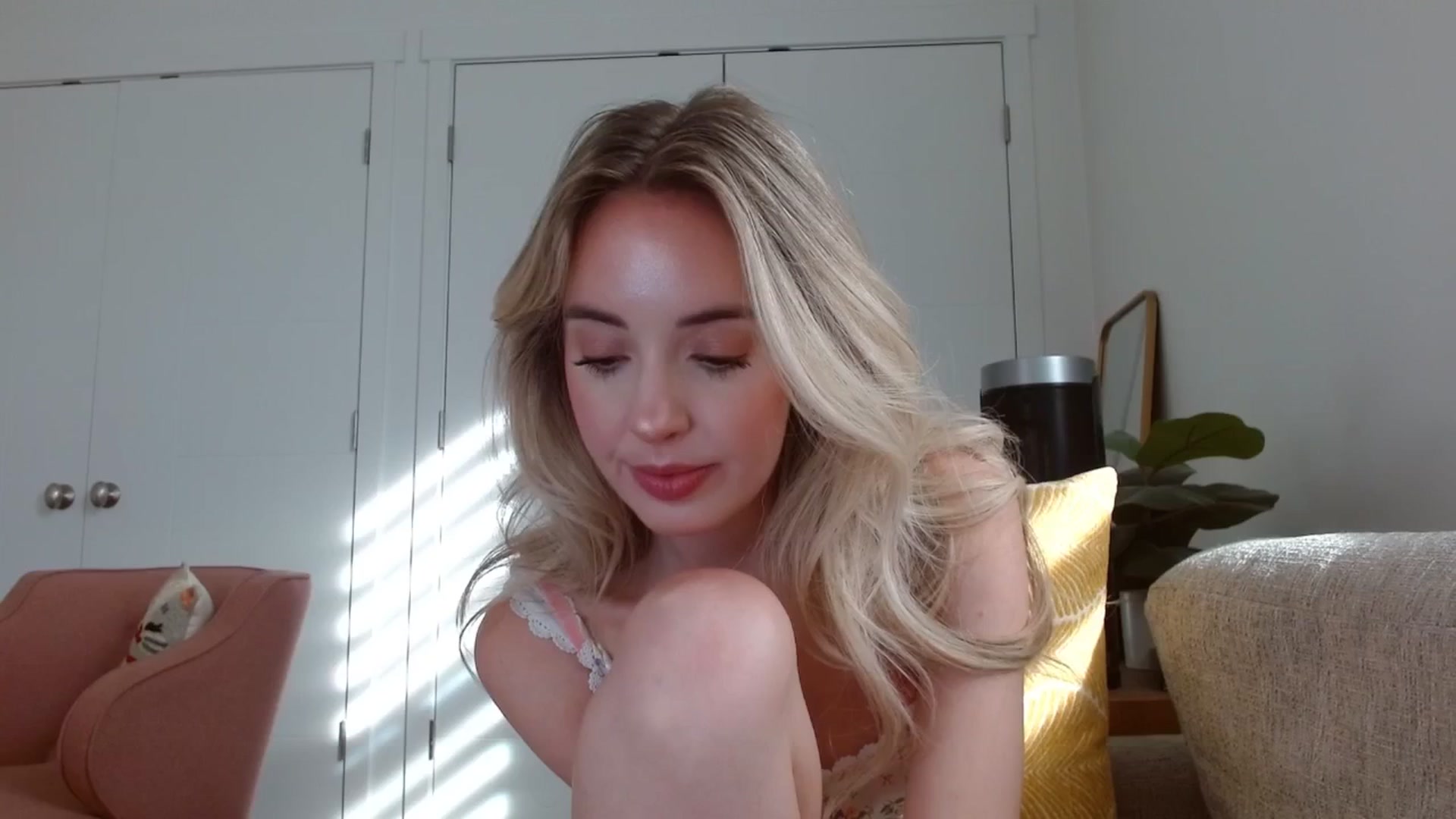 Gallery image thumbnail from Vegansoda's myfreecams stream on, 08/12/2025, 24:30 image 7 of 20
