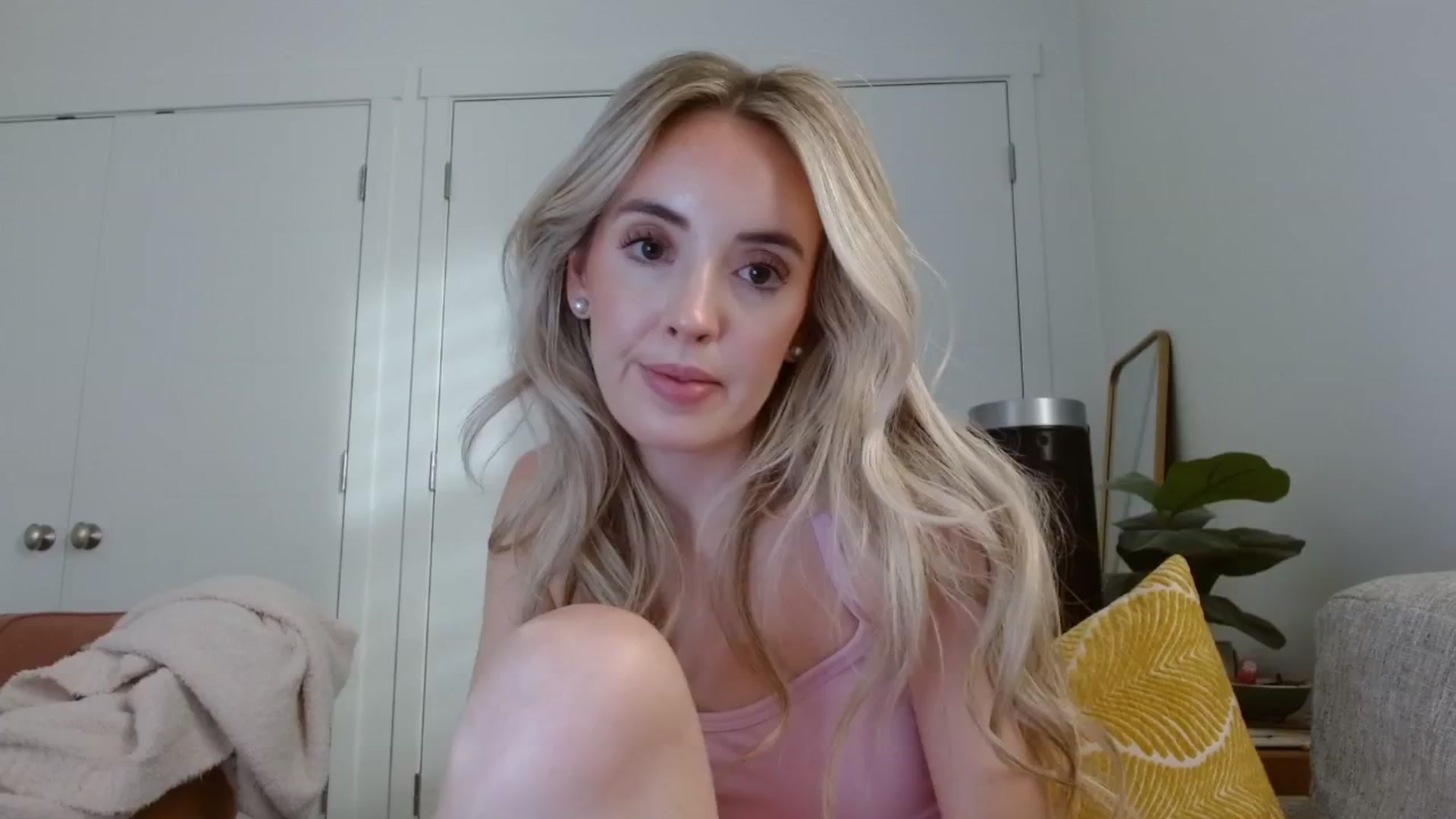 Gallery image thumbnail from Vegansoda's myfreecams stream on, 09/01/2025, 01:06 image 12 of 20
