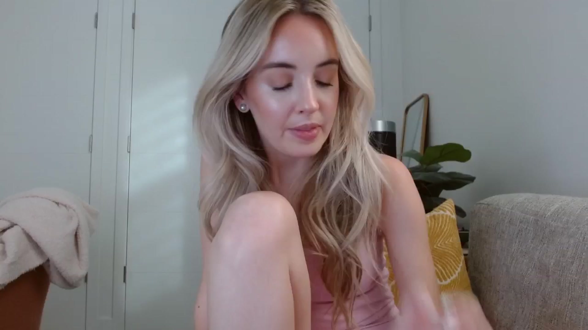 Gallery image thumbnail from Vegansoda's myfreecams stream on, 09/01/2025, 01:06 image 1 of 20