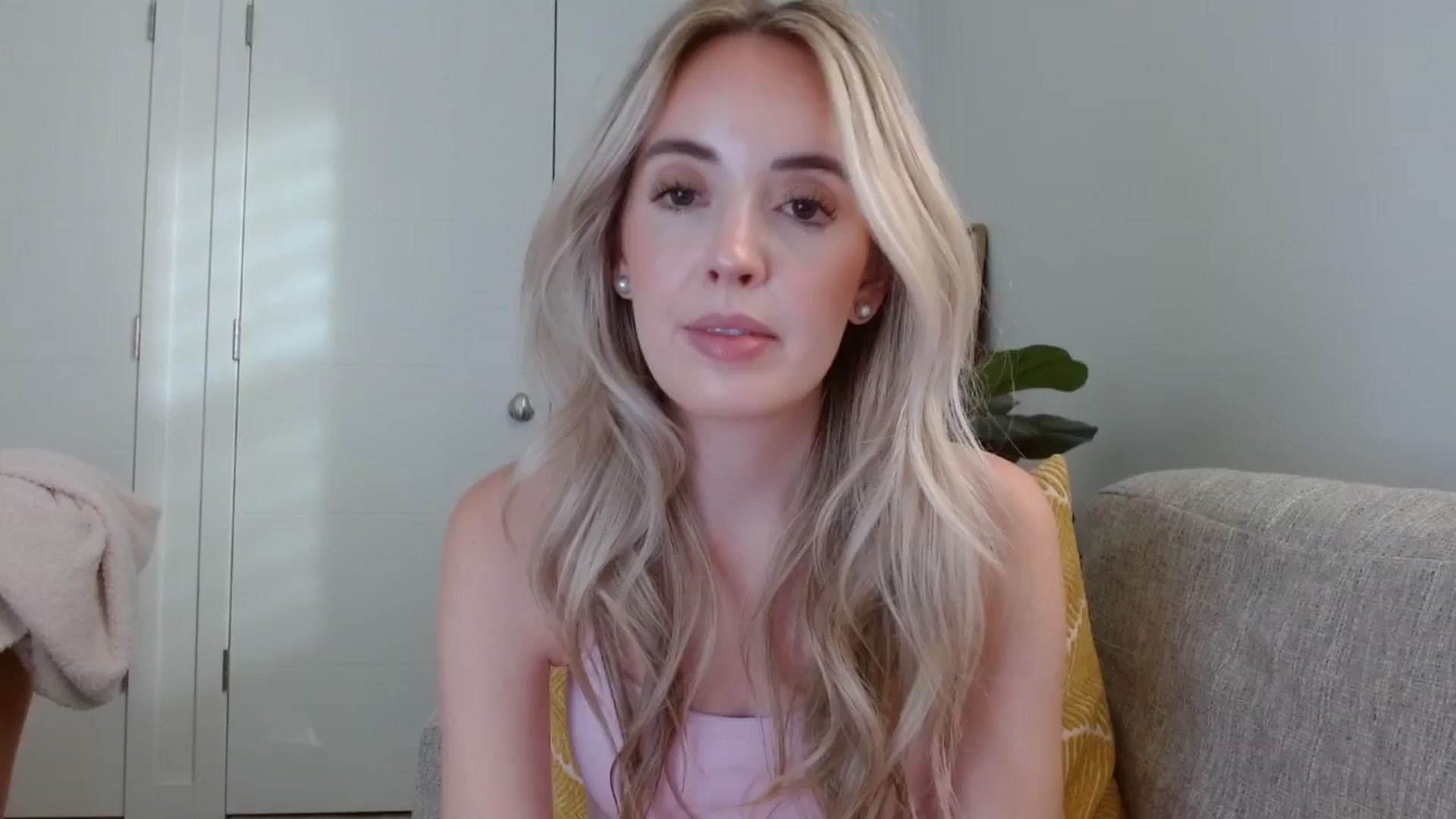 Gallery image thumbnail from Vegansoda's myfreecams stream on, 09/01/2025, 01:06 image 10 of 20