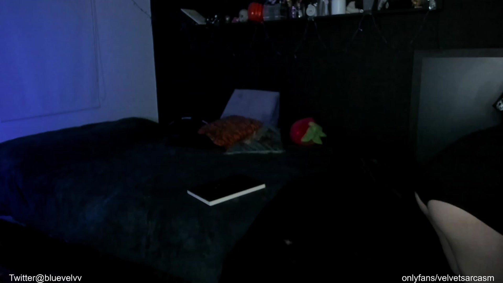 Gallery image thumbnail from VelvetSarcasm's myfreecams stream on, 05/15/2023, 04:57 image 10 of 20