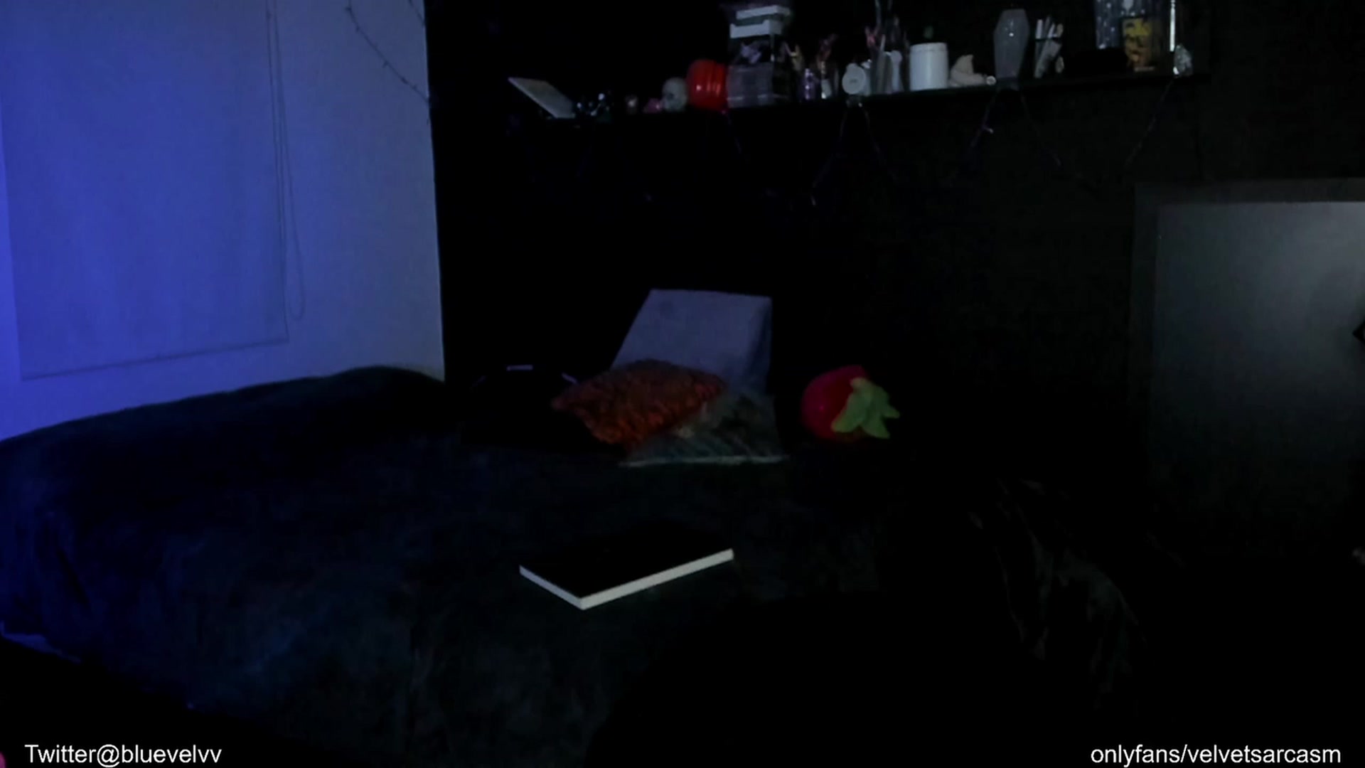 Gallery image thumbnail from VelvetSarcasm's myfreecams stream on, 05/15/2023, 04:57 image 6 of 20