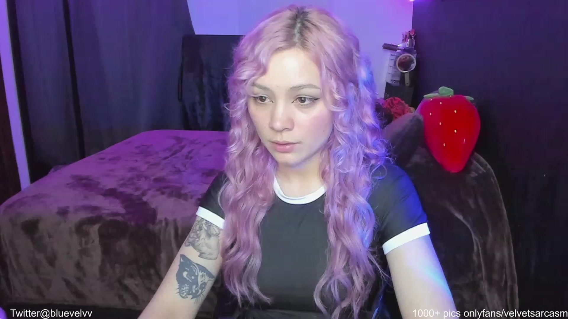 Gallery image thumbnail from VelvetSarcasm's myfreecams stream on, 06/13/2023, 04:01 image 19 of 20