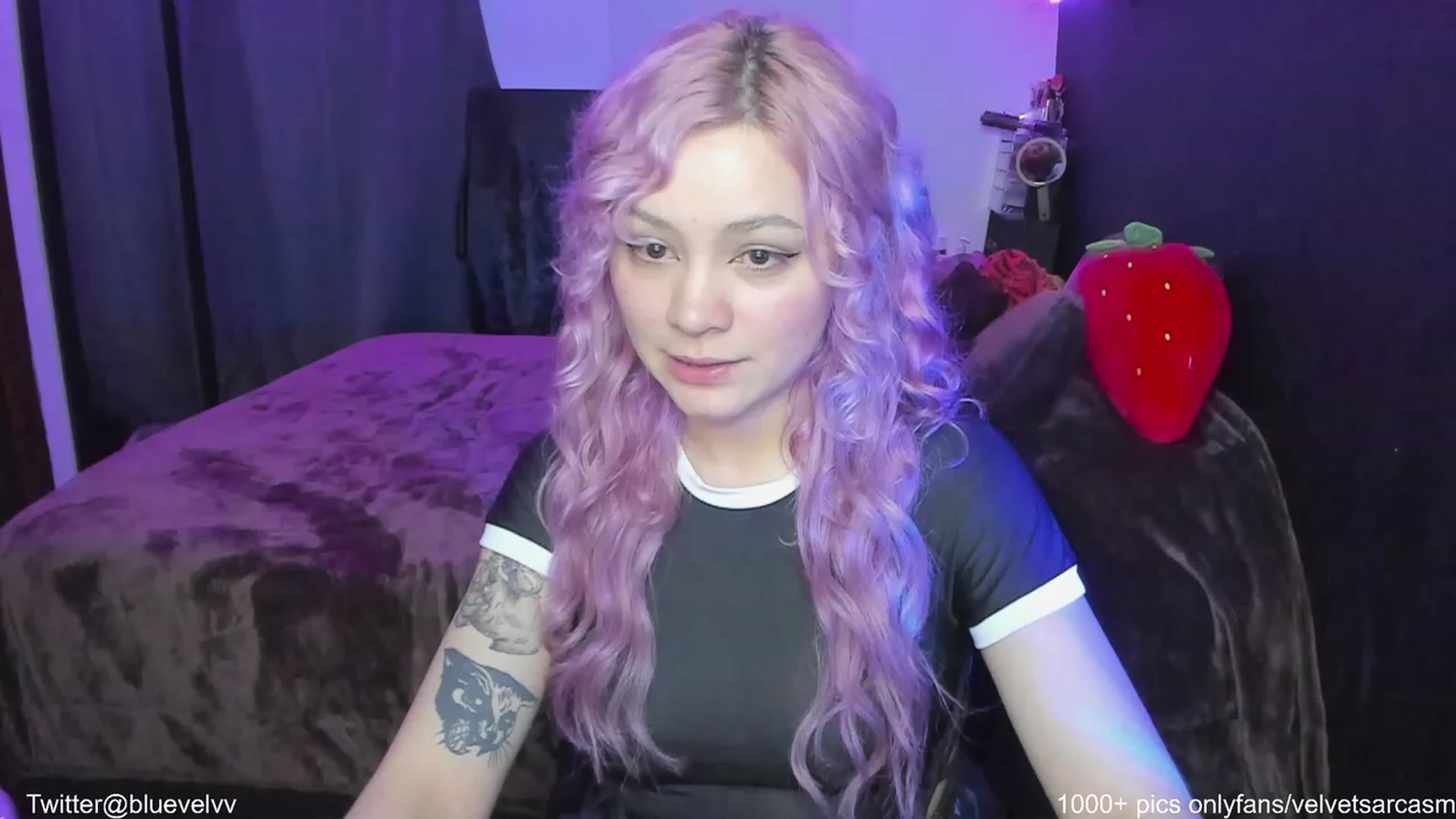 Gallery image thumbnail from VelvetSarcasm's myfreecams stream on, 06/13/2023, 04:01 image 15 of 20