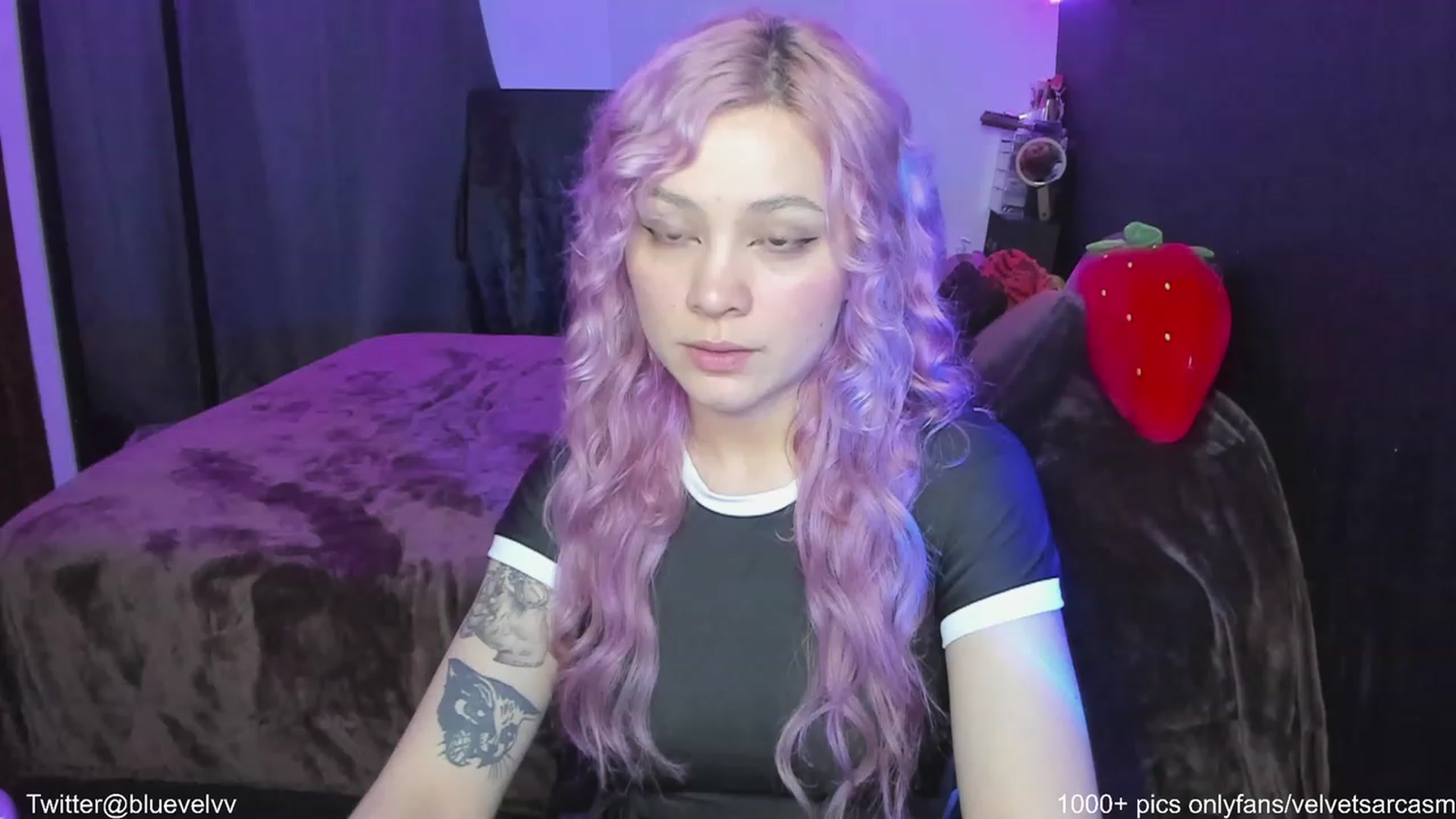 Gallery image thumbnail from VelvetSarcasm's myfreecams stream on, 06/13/2023, 04:01 image 17 of 20