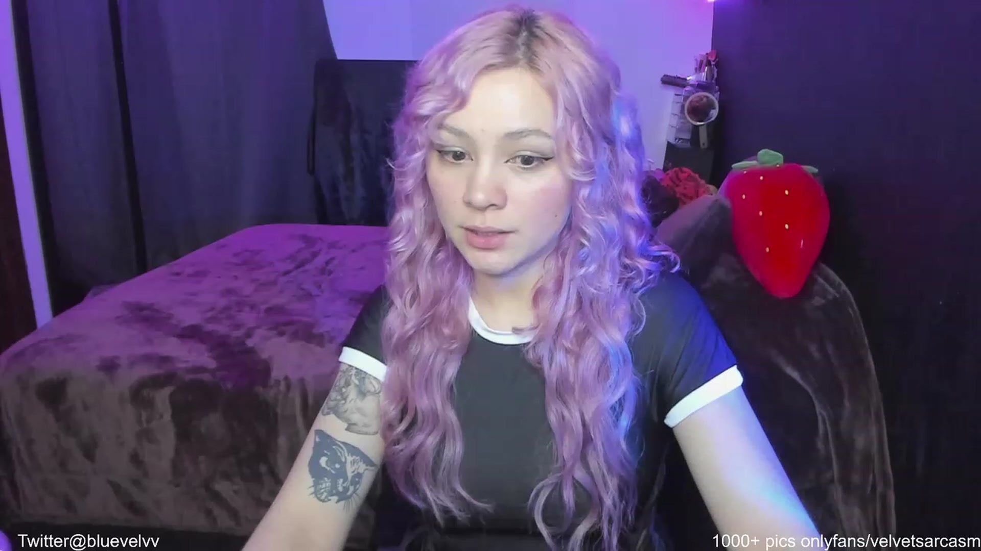 Gallery image thumbnail from VelvetSarcasm's myfreecams stream on, 06/13/2023, 04:01 image 10 of 20