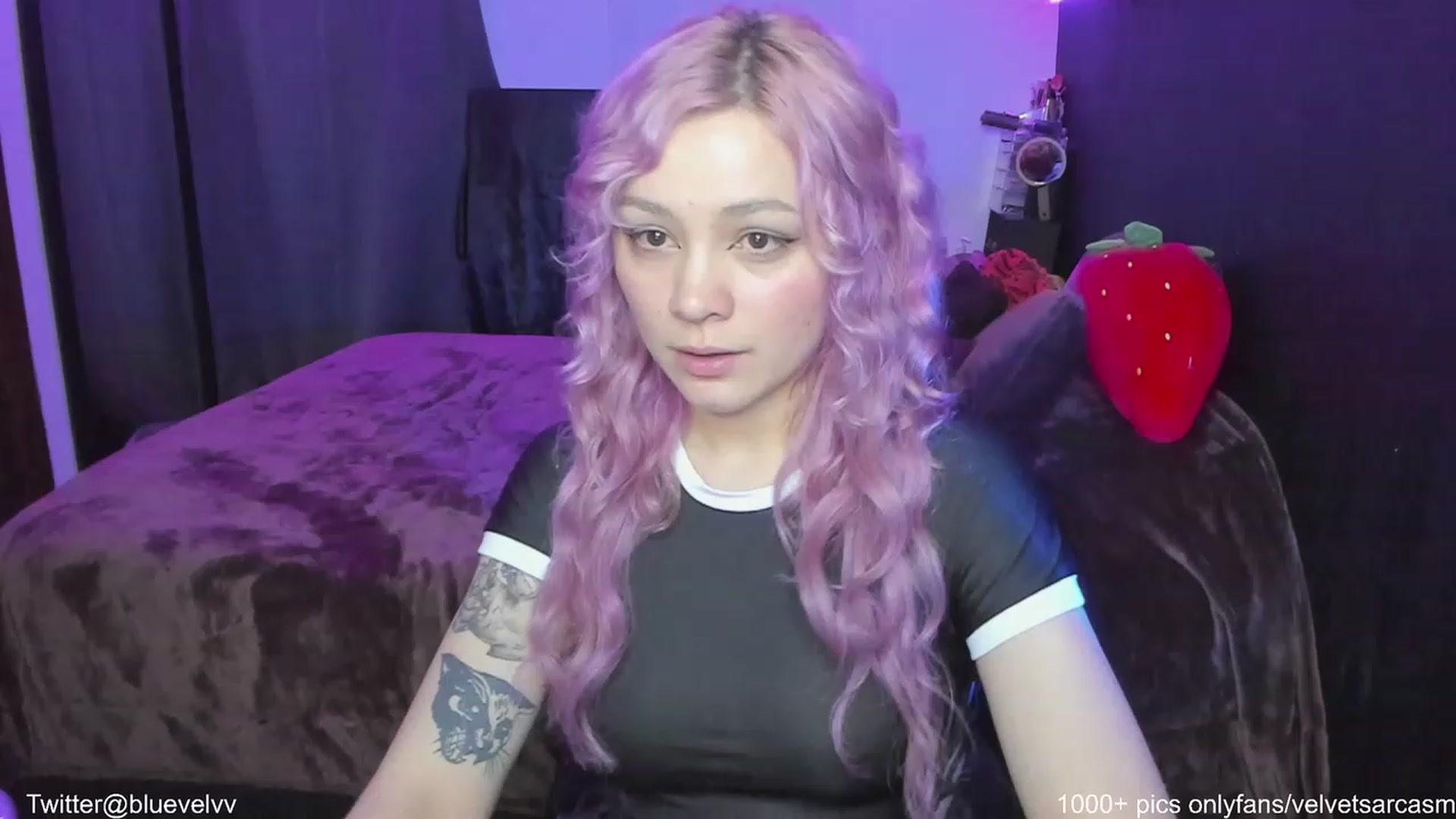 Gallery image thumbnail from VelvetSarcasm's myfreecams stream on, 06/13/2023, 04:01 image 4 of 20