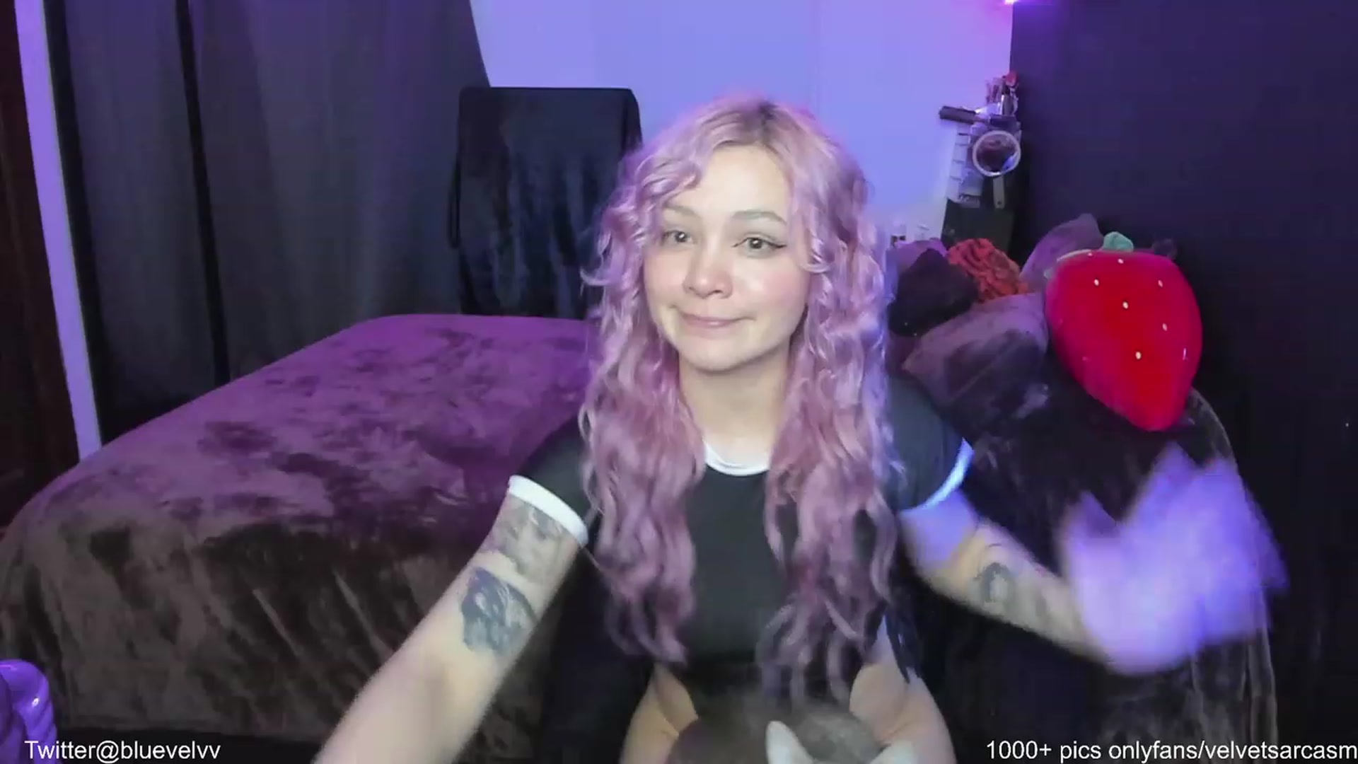 Gallery image thumbnail from VelvetSarcasm's myfreecams stream on, 06/13/2023, 06:14 image 12 of 20