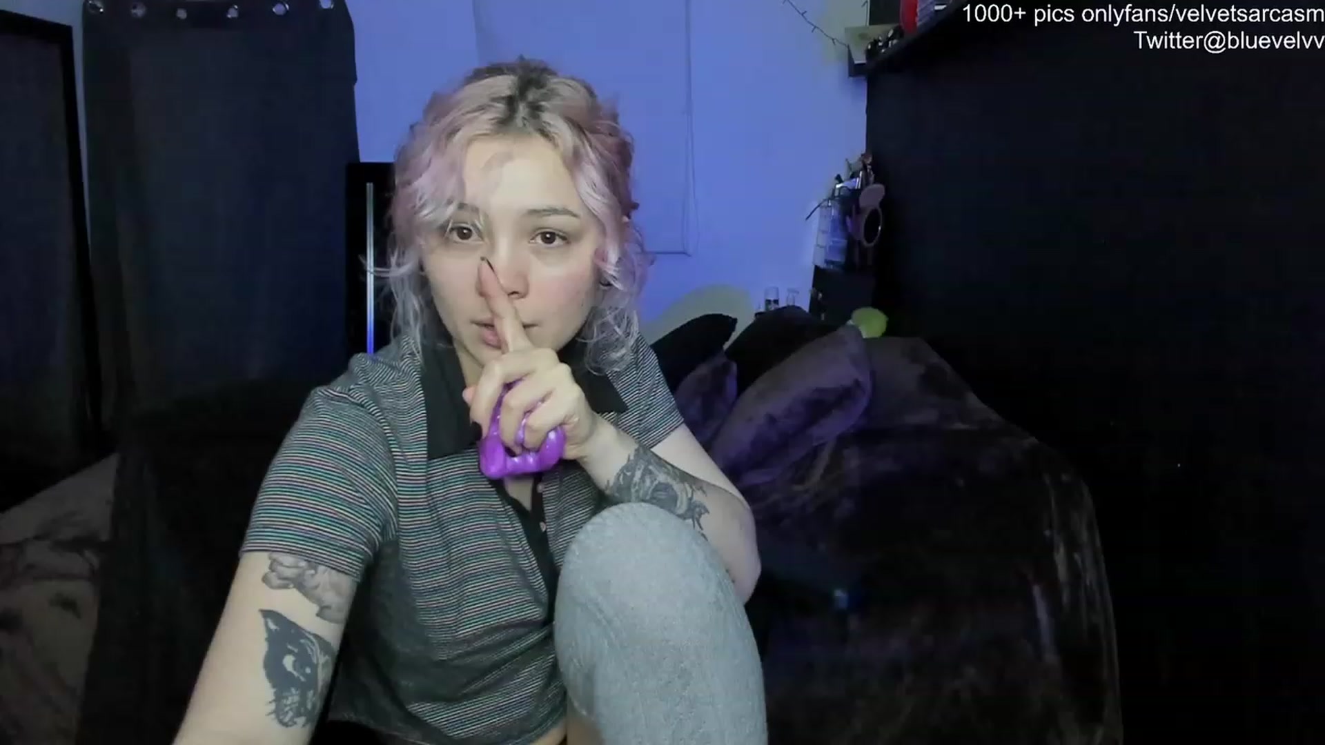 Gallery image thumbnail from VelvetSarcasm's myfreecams stream on, 06/26/2023, 05:32 image 7 of 20