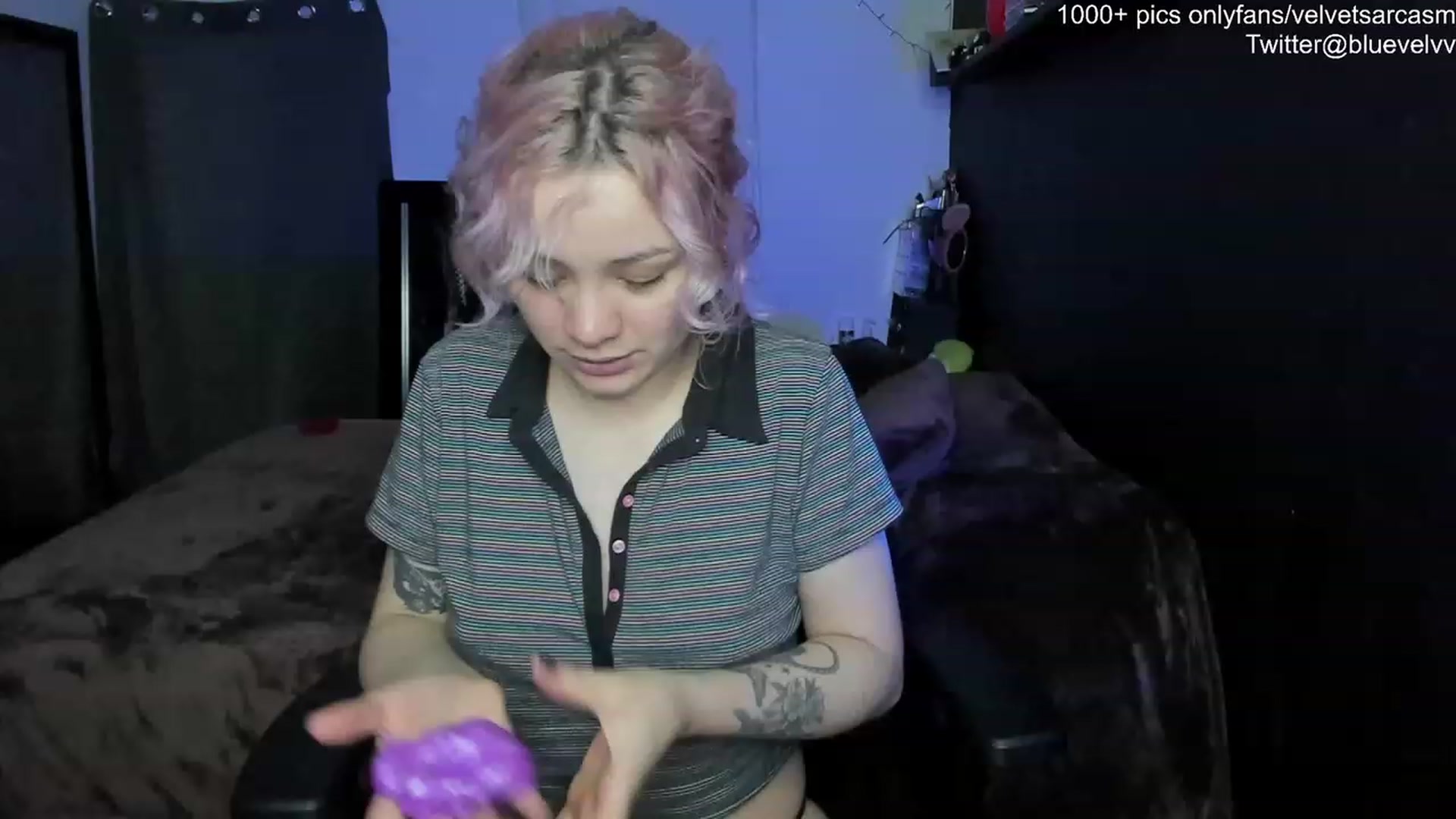 Gallery image thumbnail from VelvetSarcasm's myfreecams stream on, 06/26/2023, 05:32 image 5 of 20