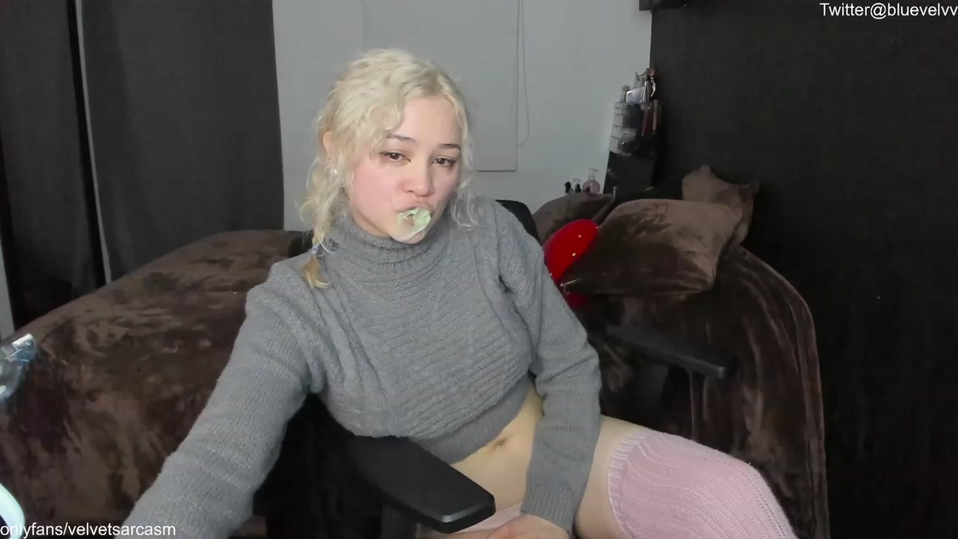 Gallery image thumbnail from VelvetSarcasm's myfreecams stream on, 07/15/2023, 07:48 image 16 of 20