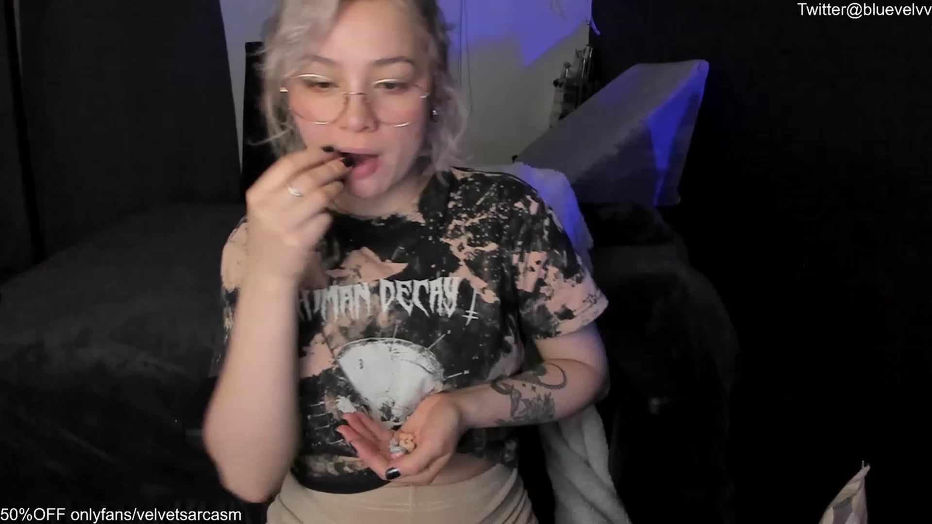 Gallery image thumbnail from VelvetSarcasm's myfreecams stream on, 08/13/2023, 02:57 image 15 of 20