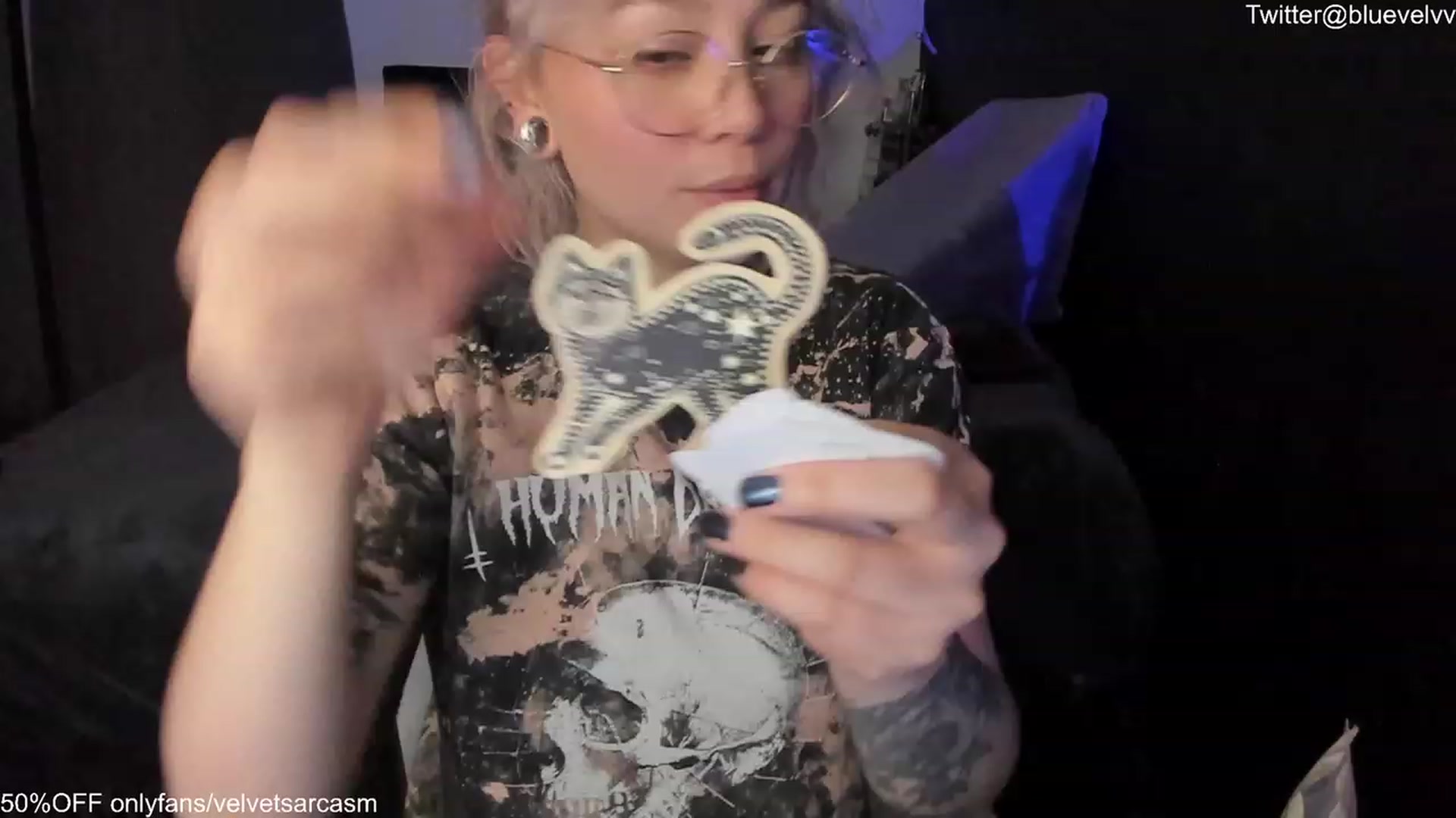 Gallery image thumbnail from VelvetSarcasm's myfreecams stream on, 08/13/2023, 02:57 image 9 of 20