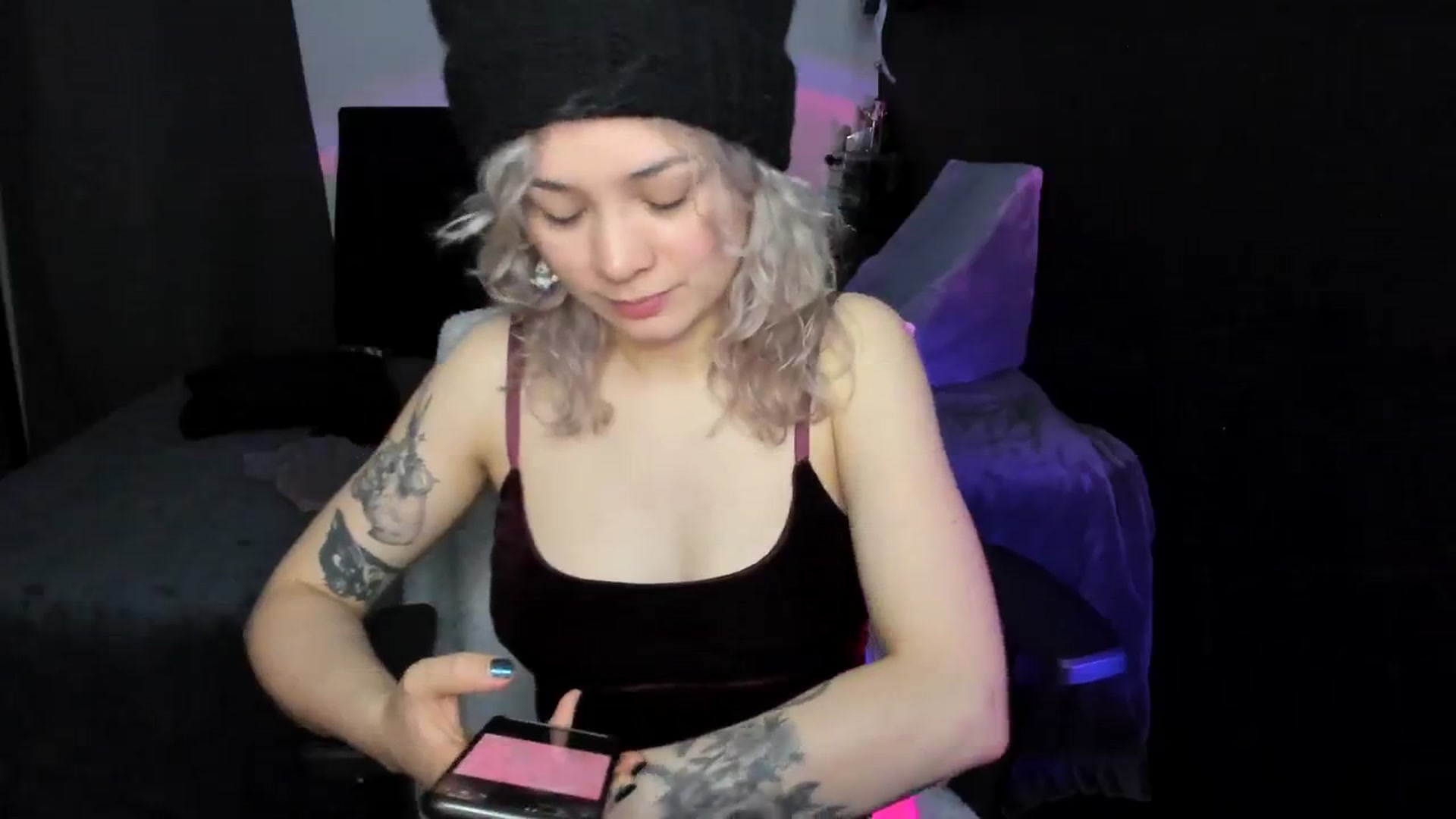 Gallery image thumbnail from VelvetSarcasm's myfreecams stream on, 08/17/2023, 05:59 image 7 of 20