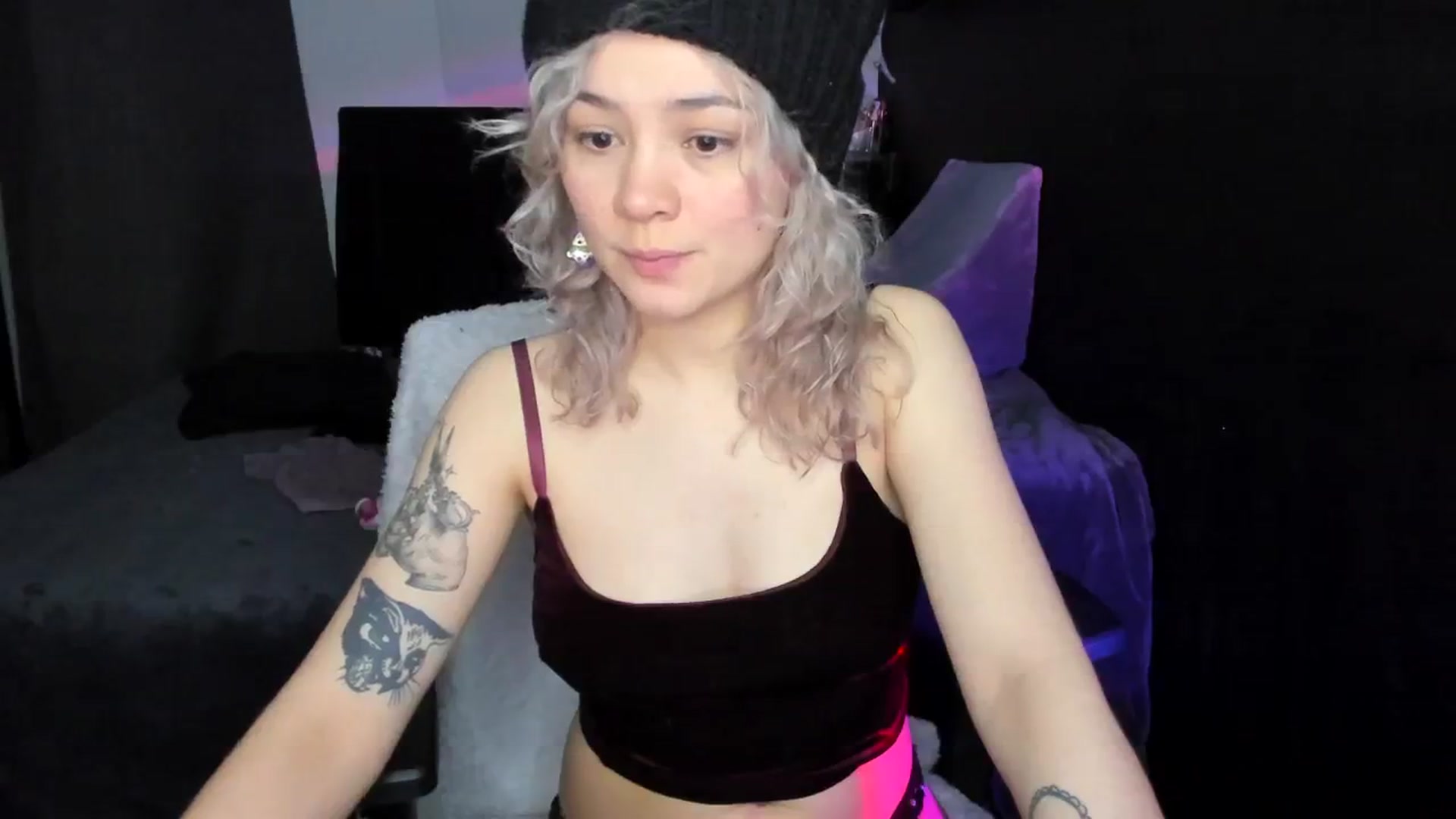 Gallery image thumbnail from VelvetSarcasm's myfreecams stream on, 08/17/2023, 05:59 image 4 of 20
